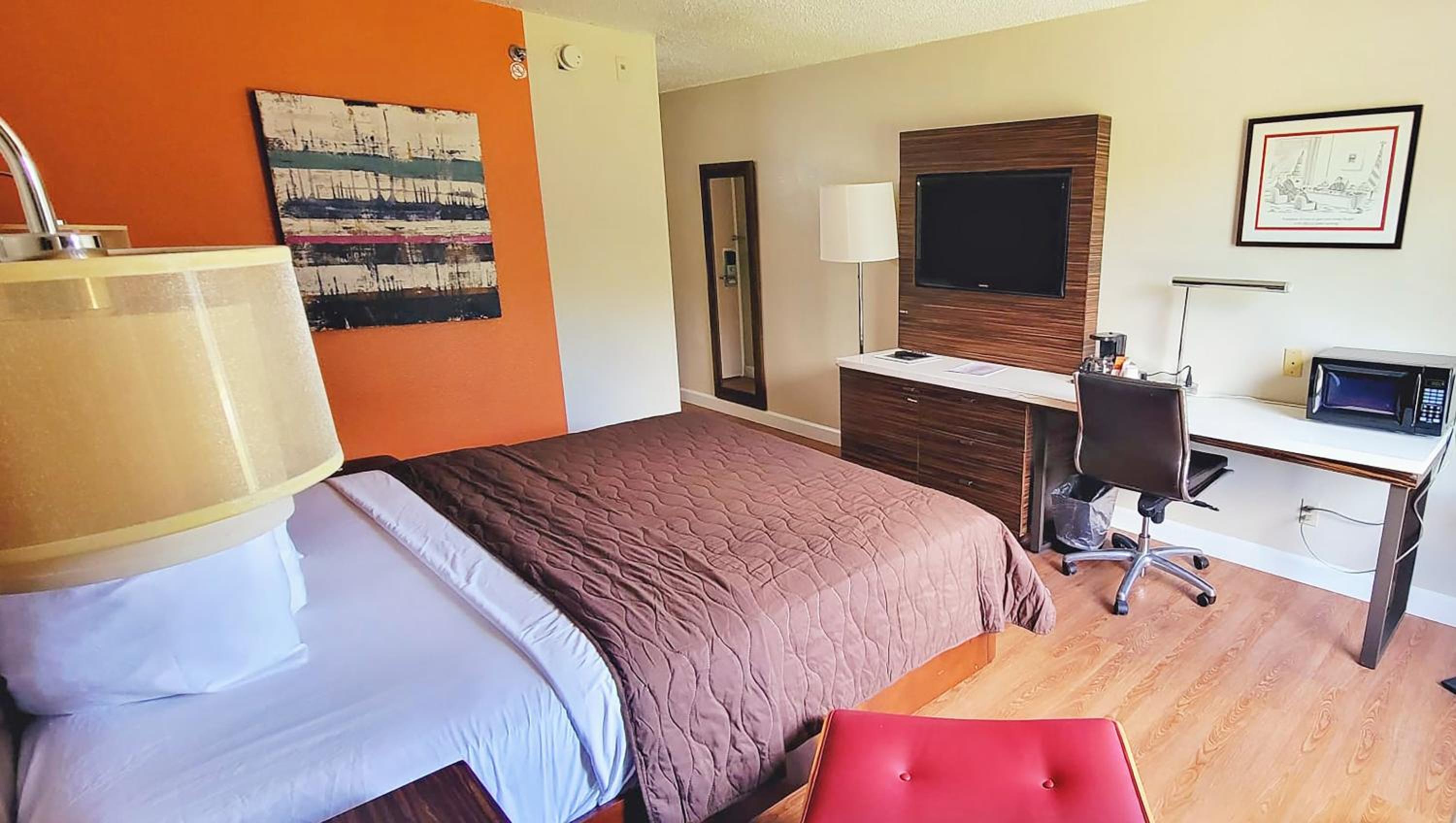 Deluxe Handicap King Room - Photo 1