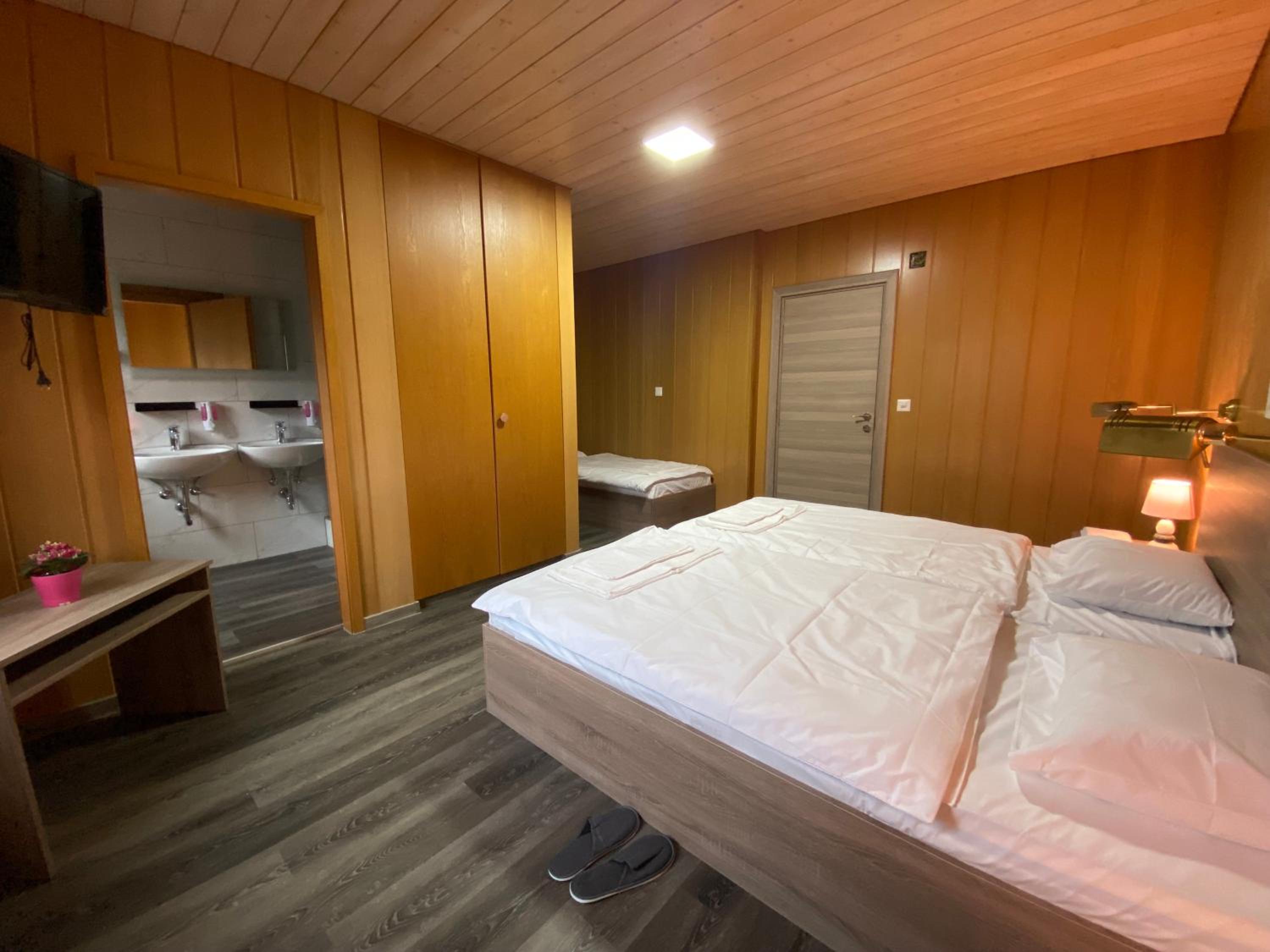 Triple Room - Photo 2