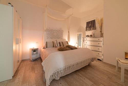 One-Bedroom Apartment - Photo 4