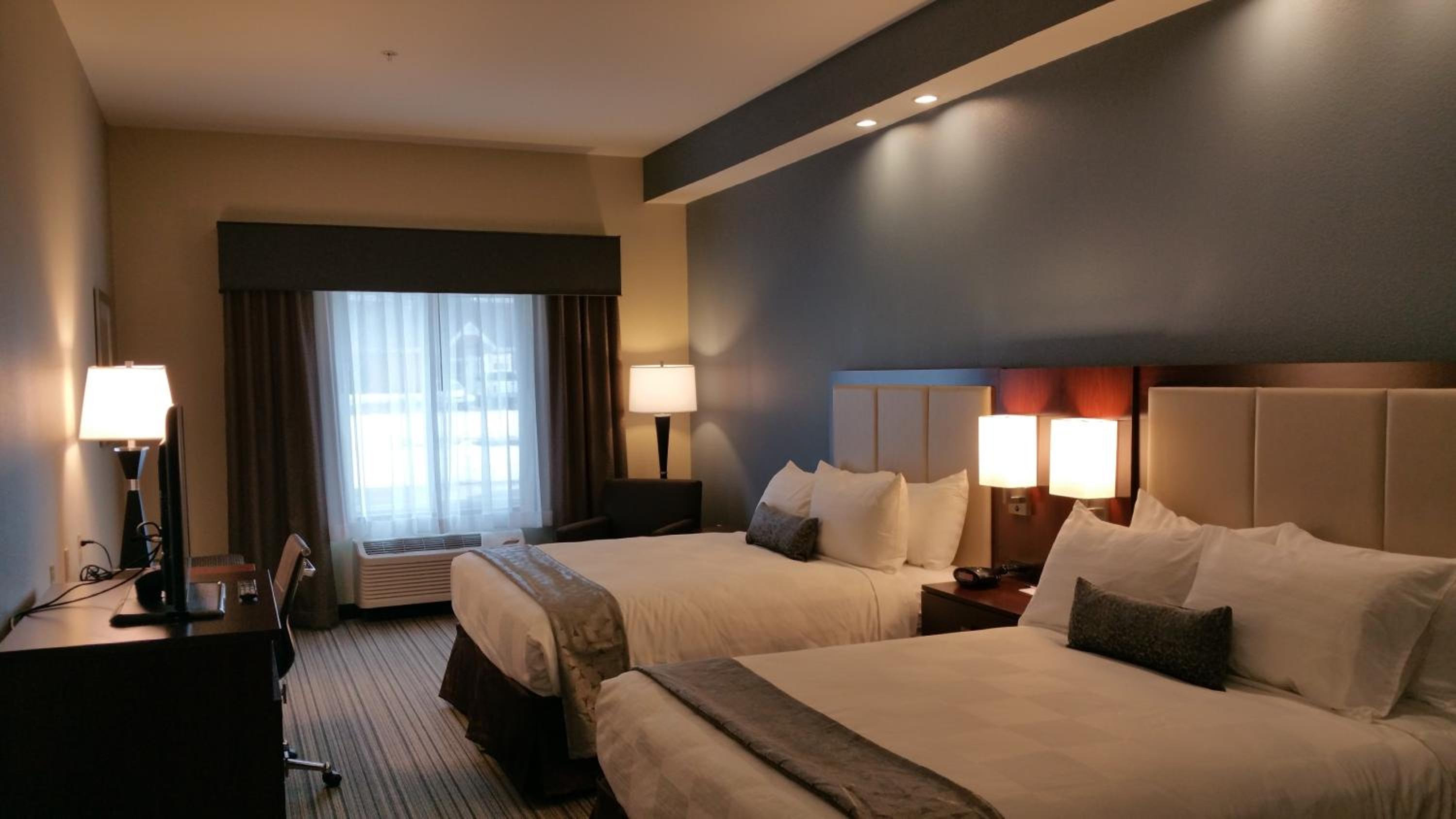 Queen Room with Two Queen Beds with Bath Tub - Mobility Accessible/Non-Smoking photo 2