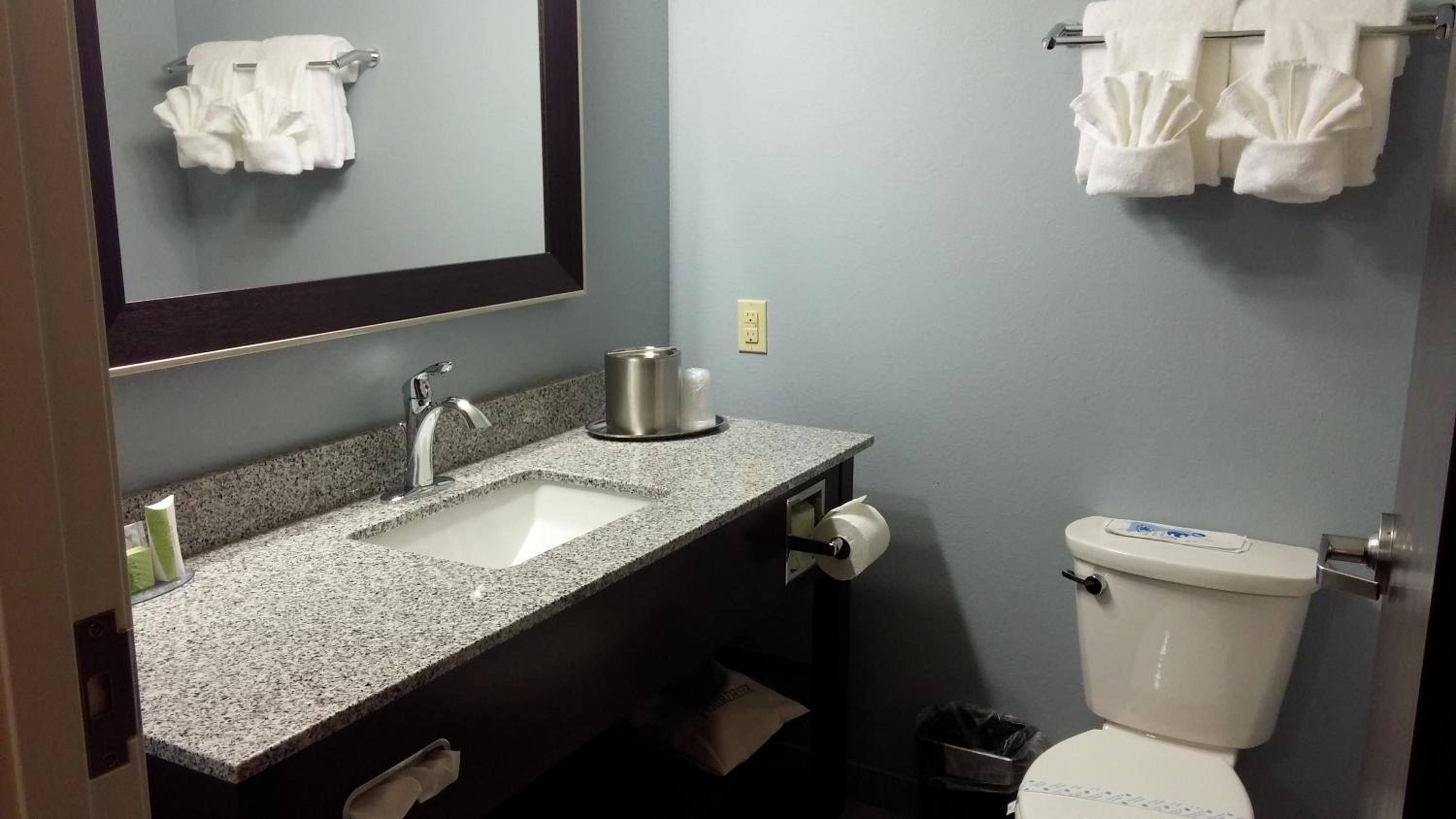 King Room - Non-Smoking photo 3