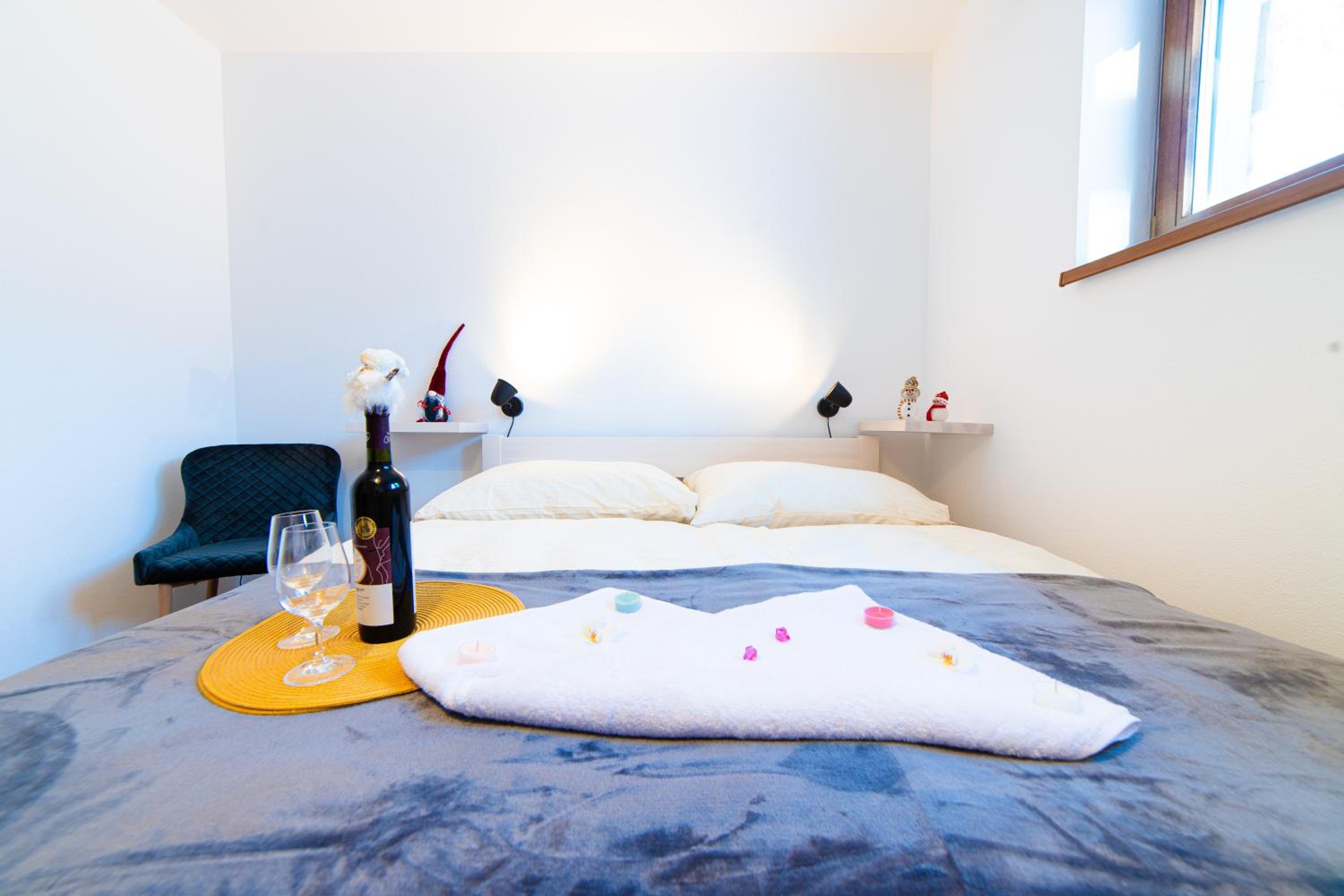 One-Bedroom Apartment - Photo 14