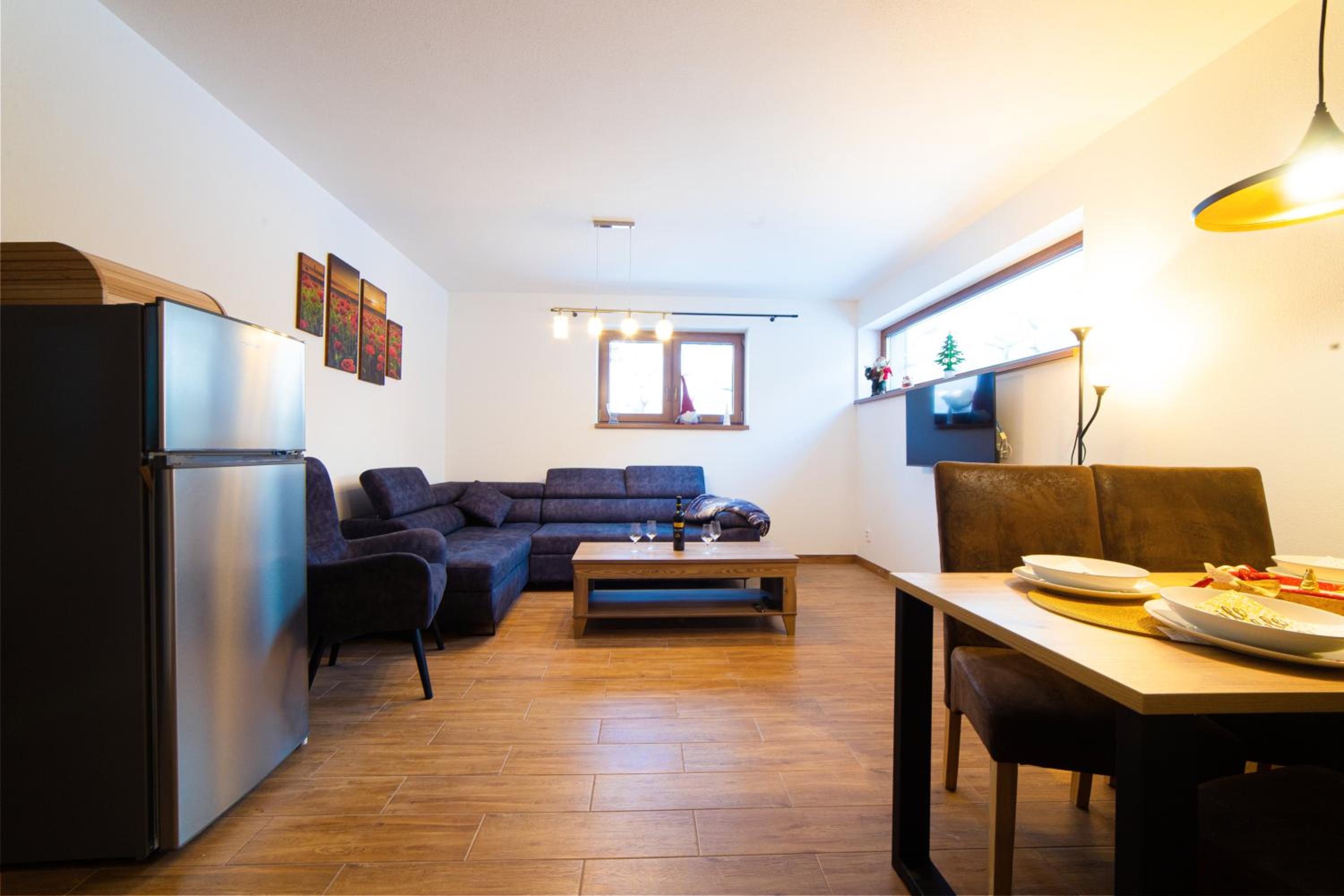 One-Bedroom Apartment - Photo 2