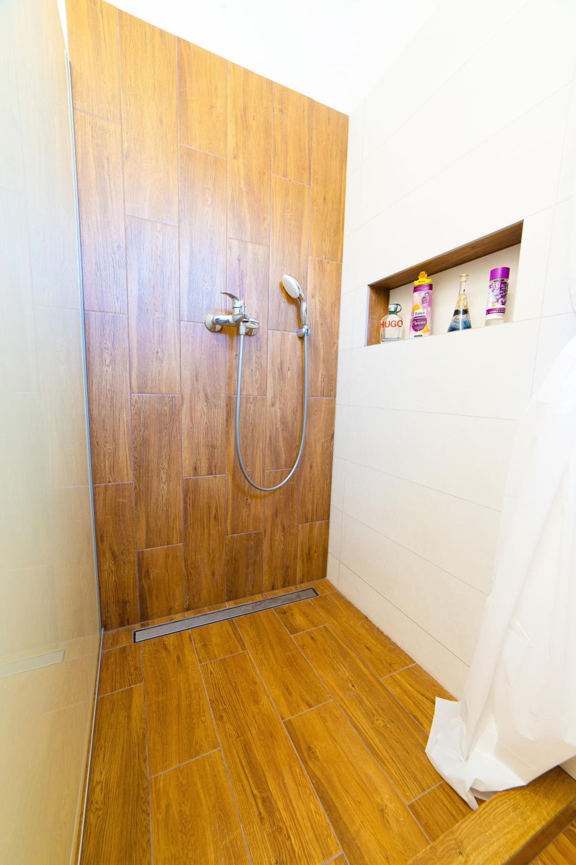 One-Bedroom Apartment - Photo 17