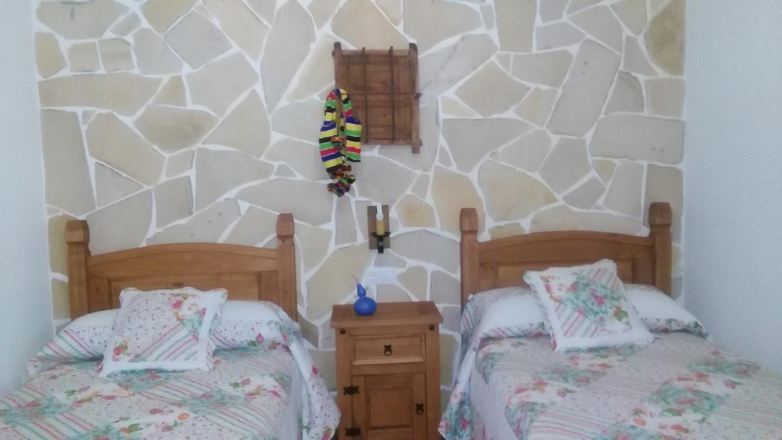 Queen Room photo 2