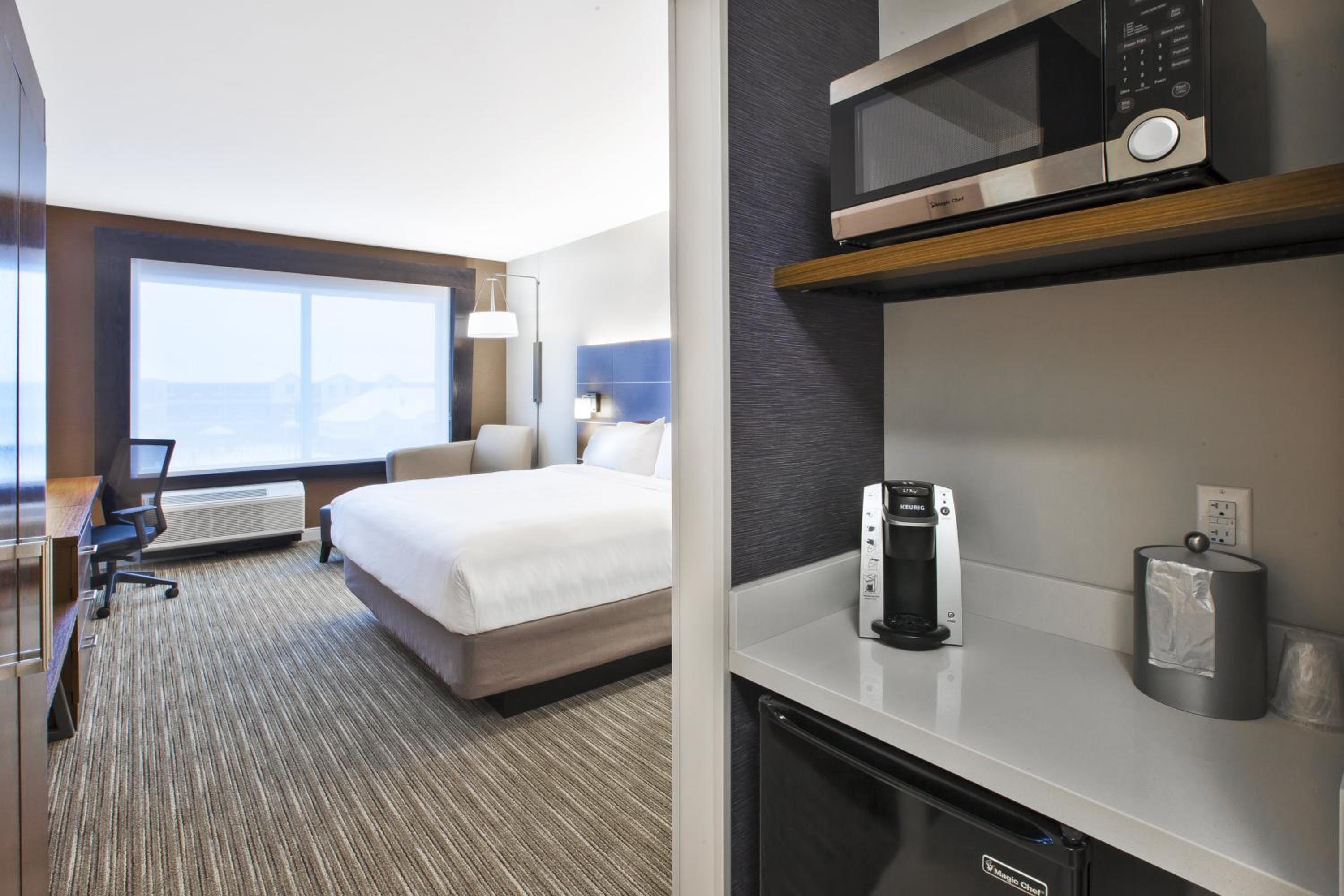 Standard King Room photo 3