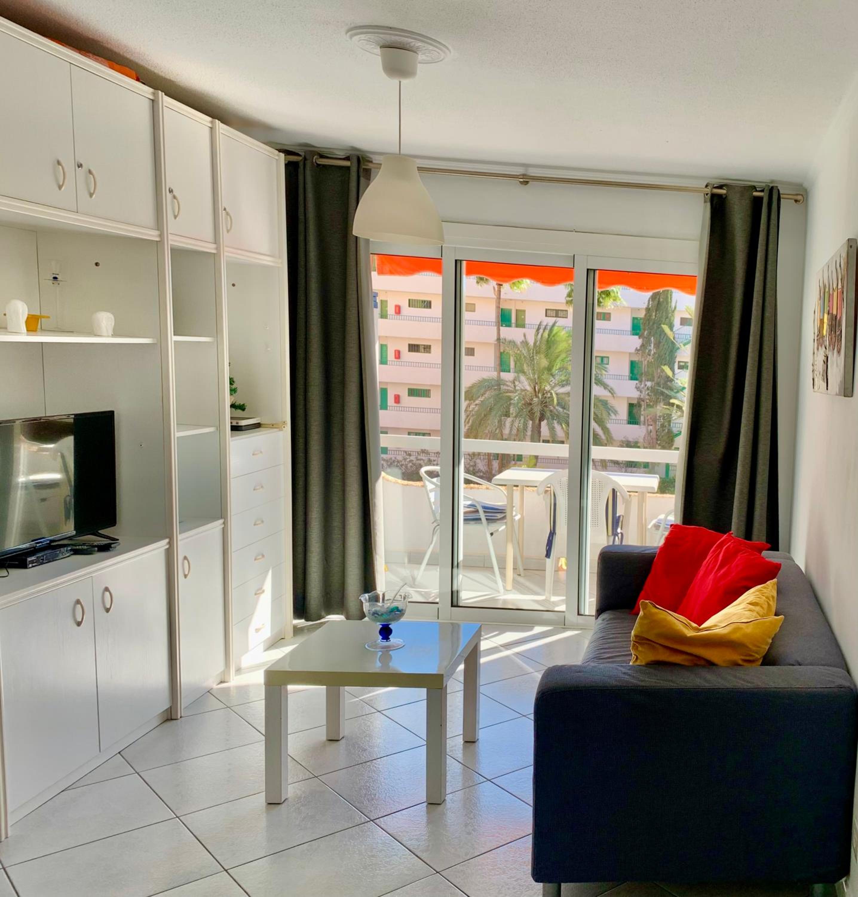Estudio con vista a la piscina