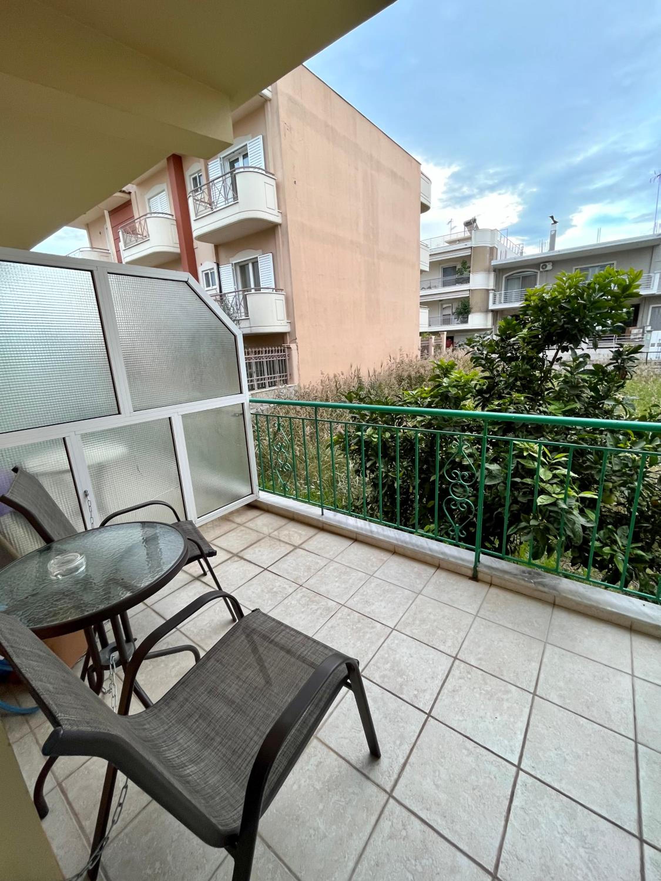 One-Bedroom Apartment - Photo 2