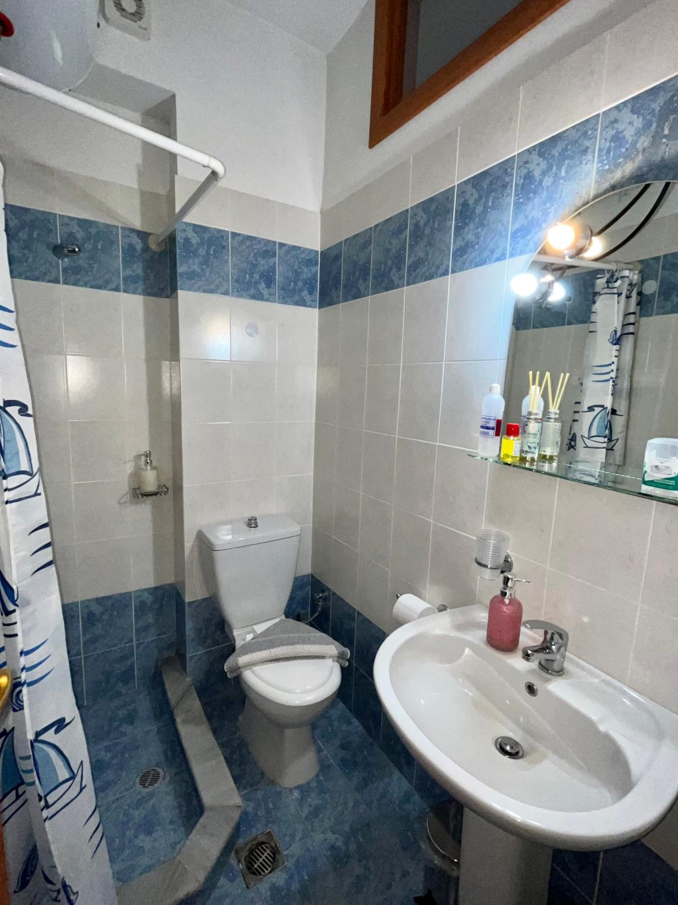 One-Bedroom Apartment - Photo 7
