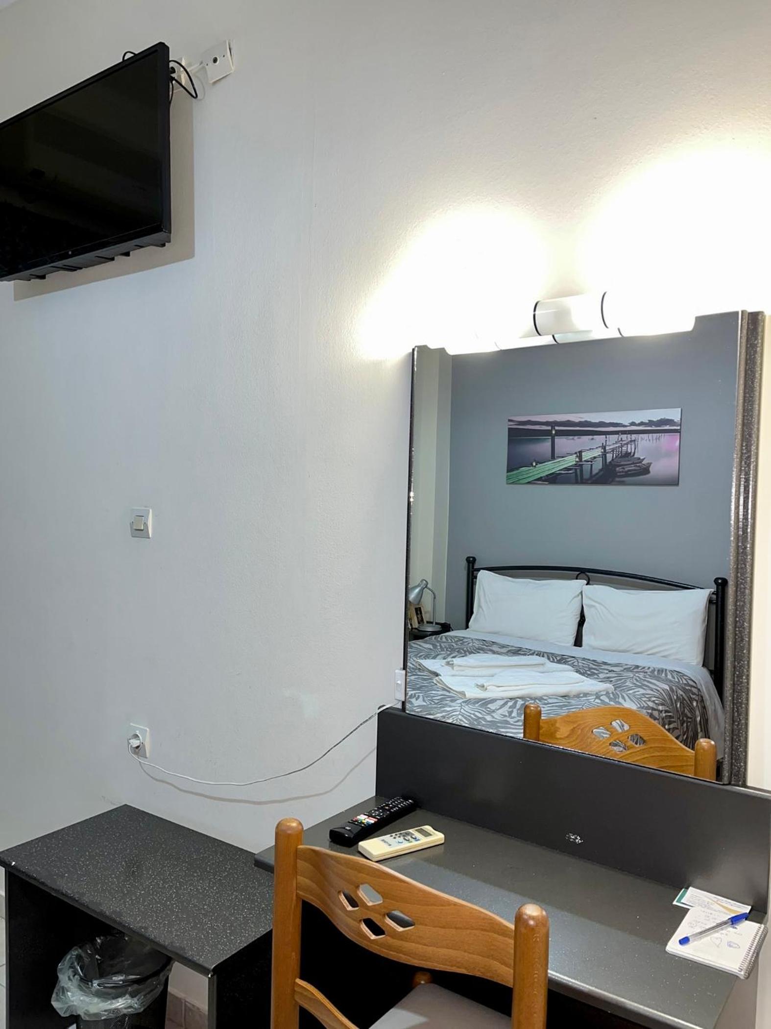 One-Bedroom Apartment - Photo 1