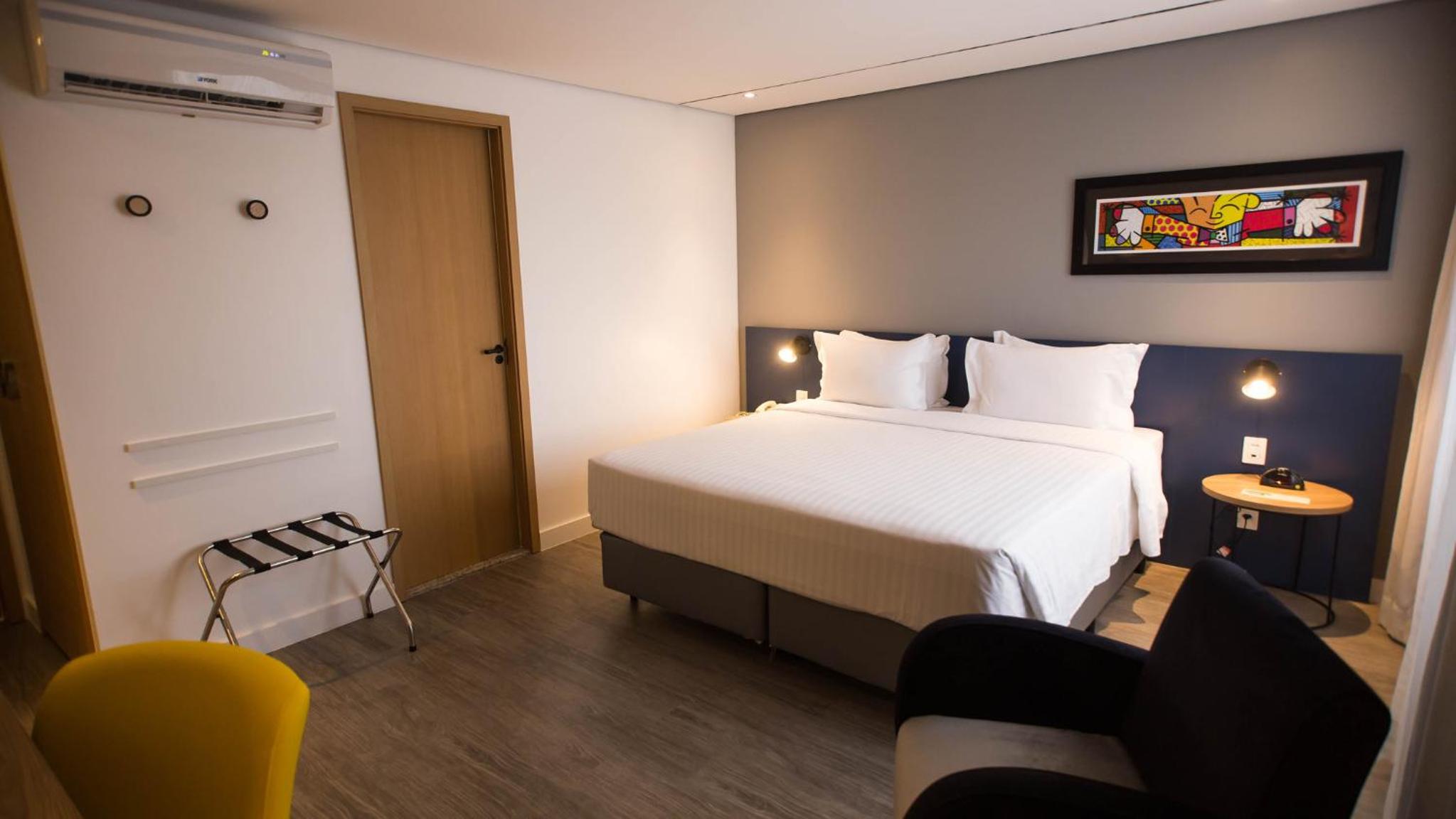 Standard King Room - Photo 6