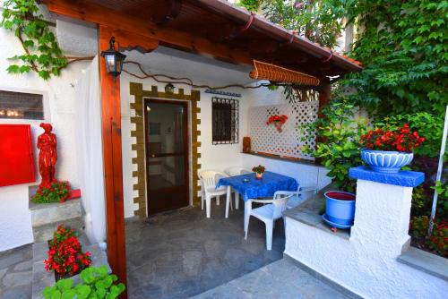 One-Bedroom Apartment (5 Adults)