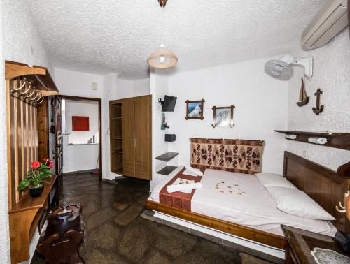 Studio (2 Adults)