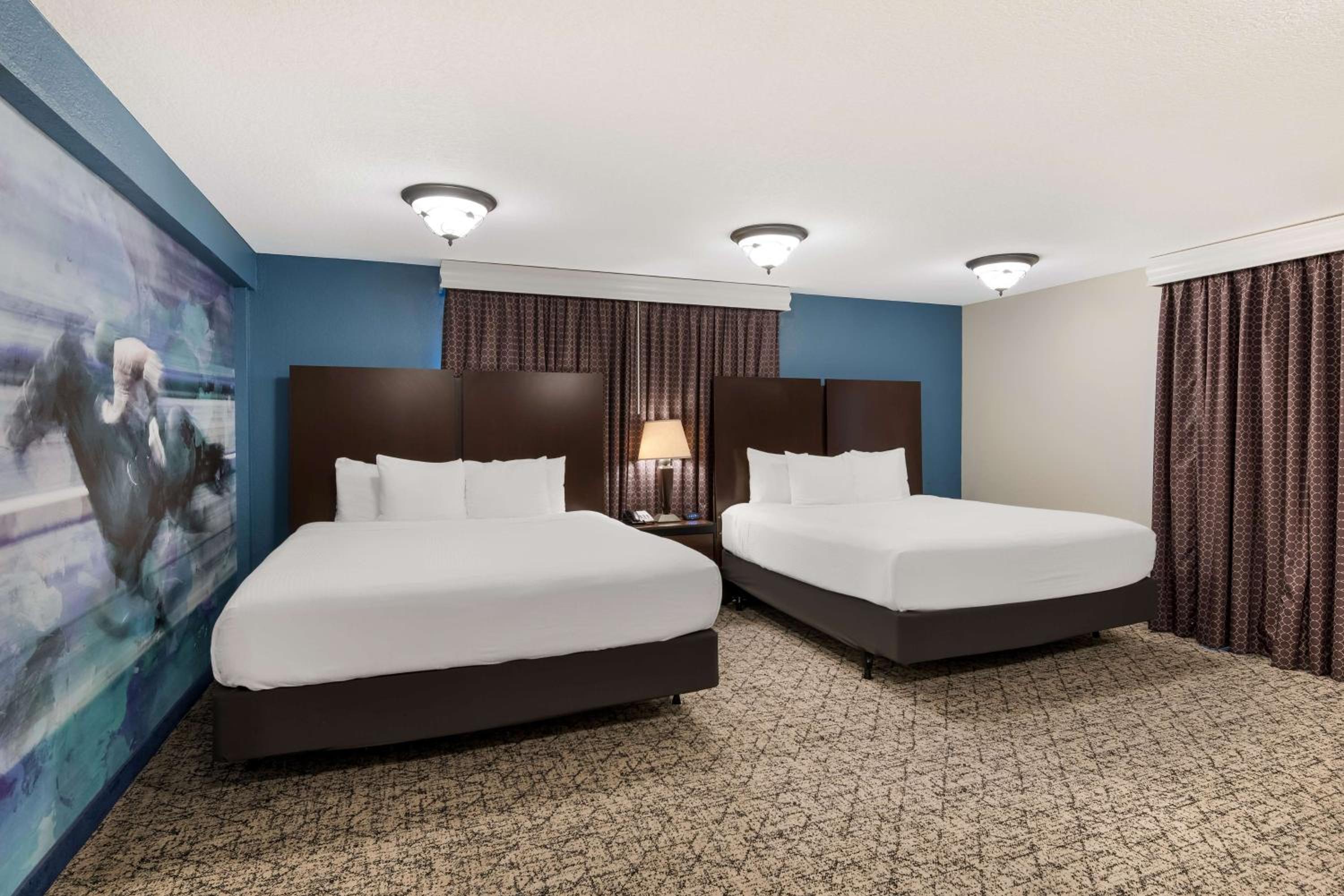 Family Suite with Two King Beds photo 2