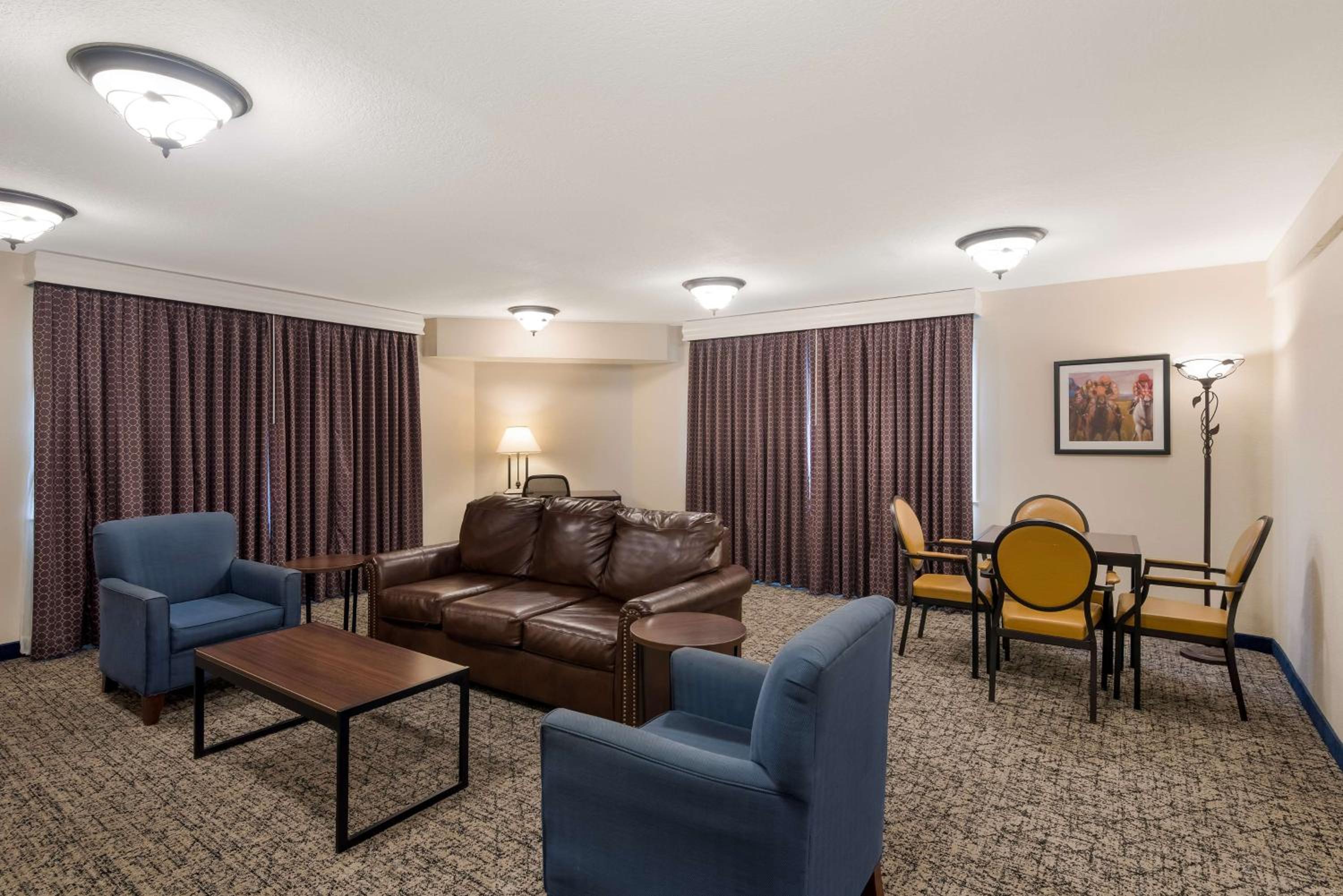 Family Suite with Two King Beds photo 1