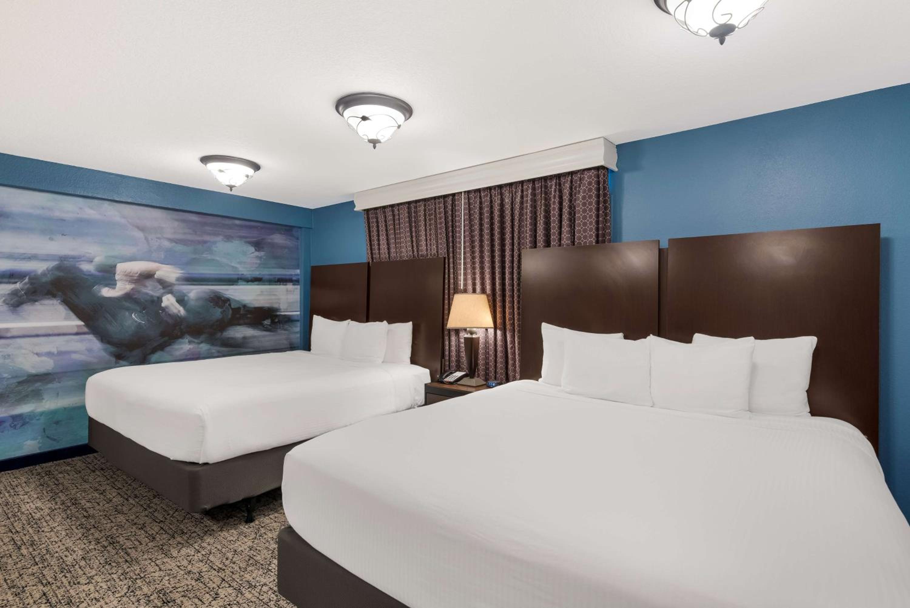 Family Suite with Two King Beds photo 3