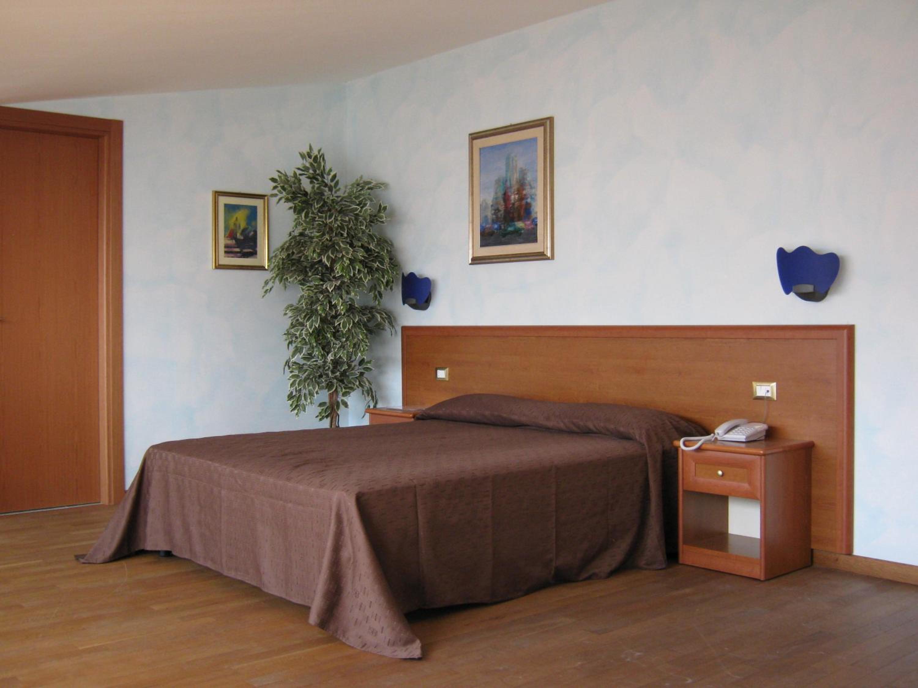 Deluxe Suite with Spa Bath