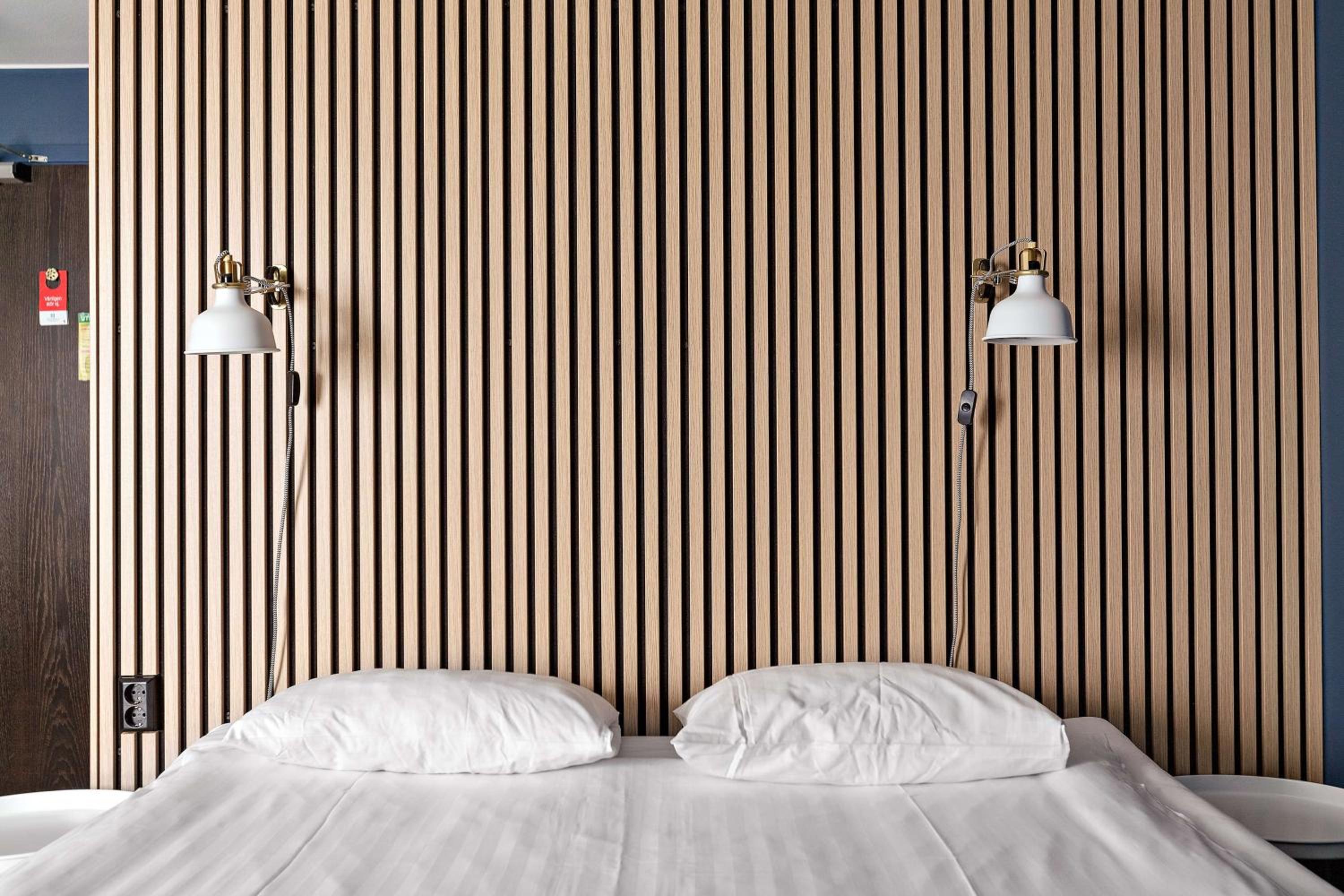 Superior Queen Room with Queen Bed - Non-Smoking - Photo 4