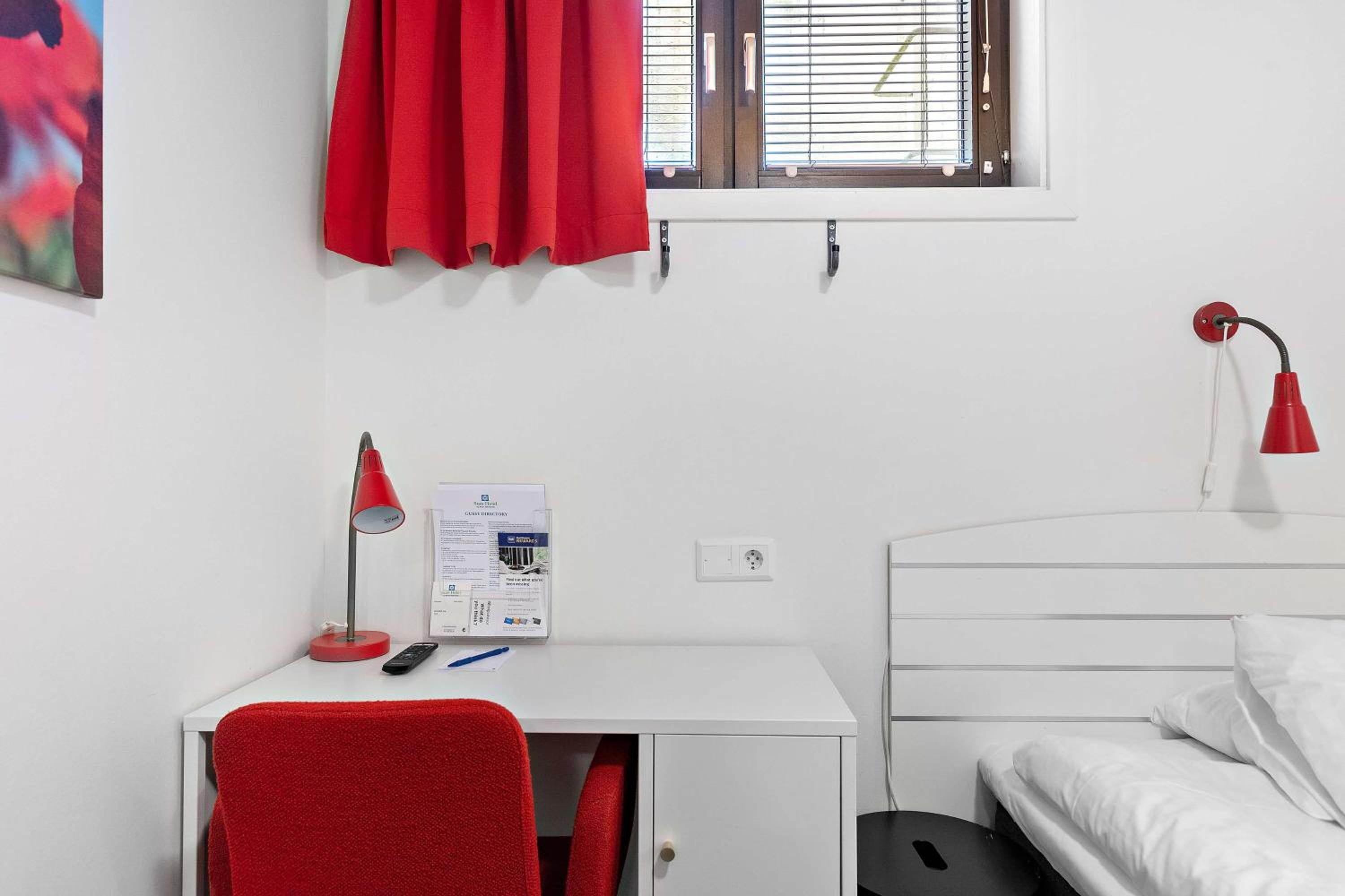 Economy Single Room with Single Bed - Basement - Non-Smoking photo 2