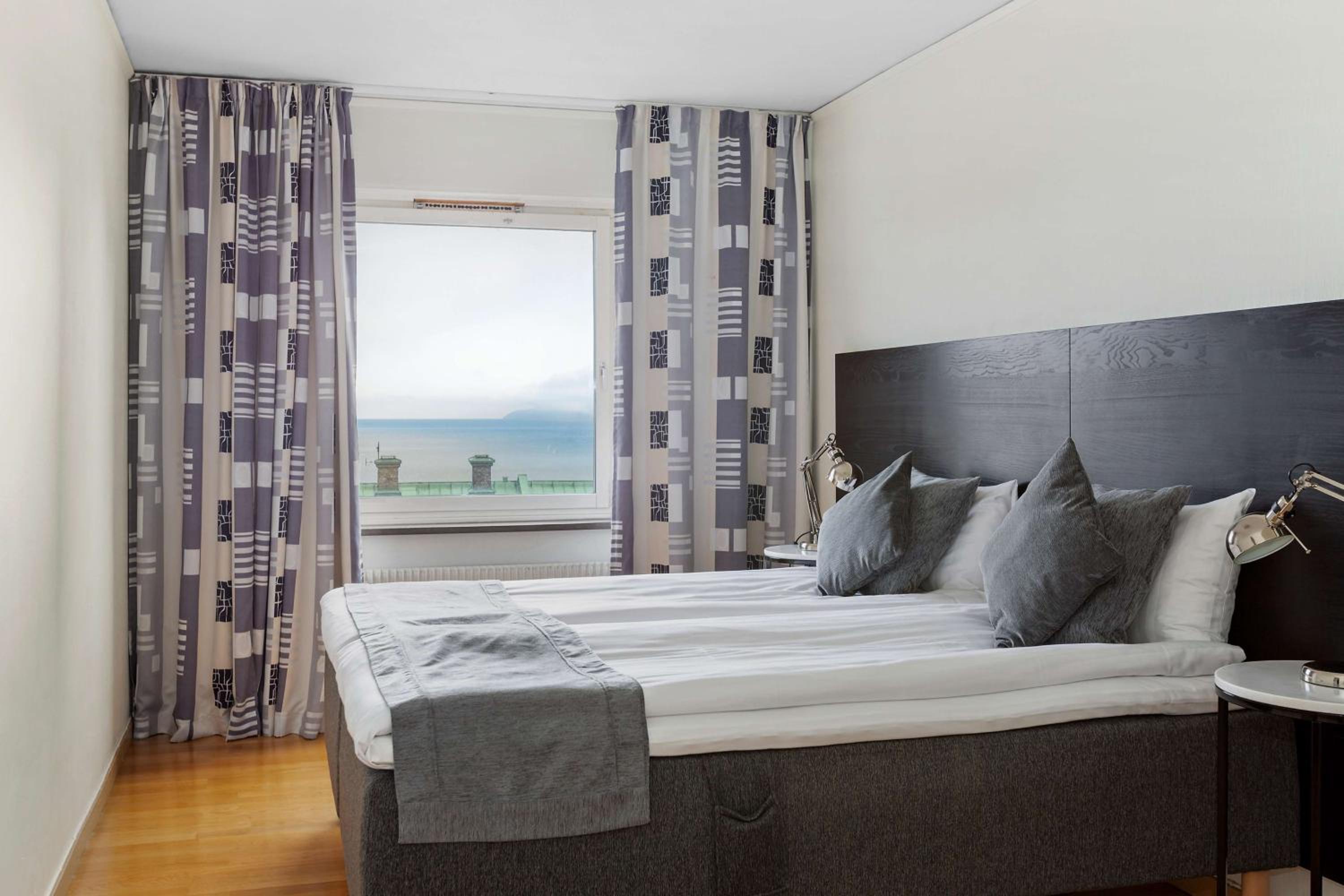 Suite with Balcony and Lake View - Photo 1