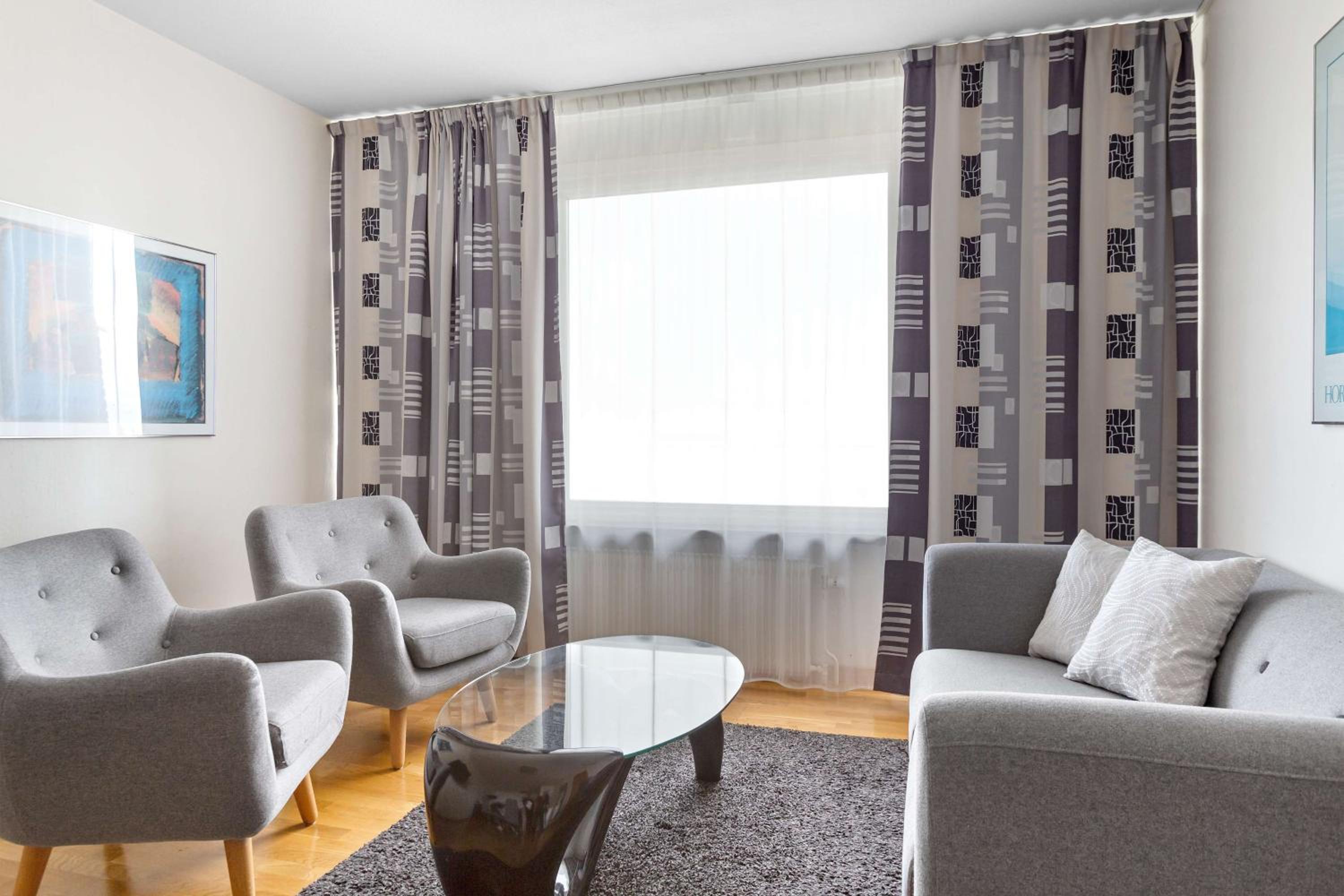 Suite - Photo 3
