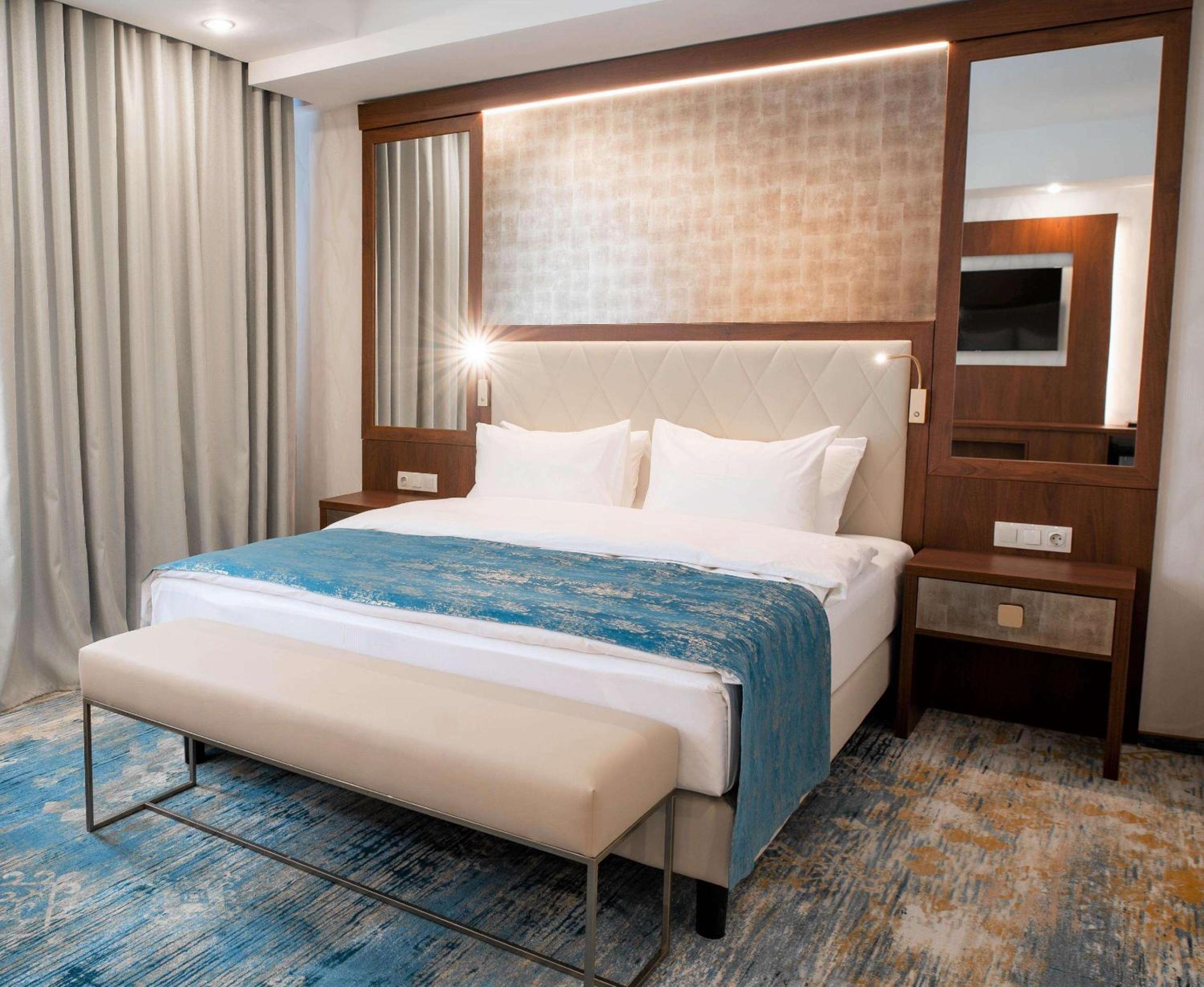 Premier King Room - Photo 2