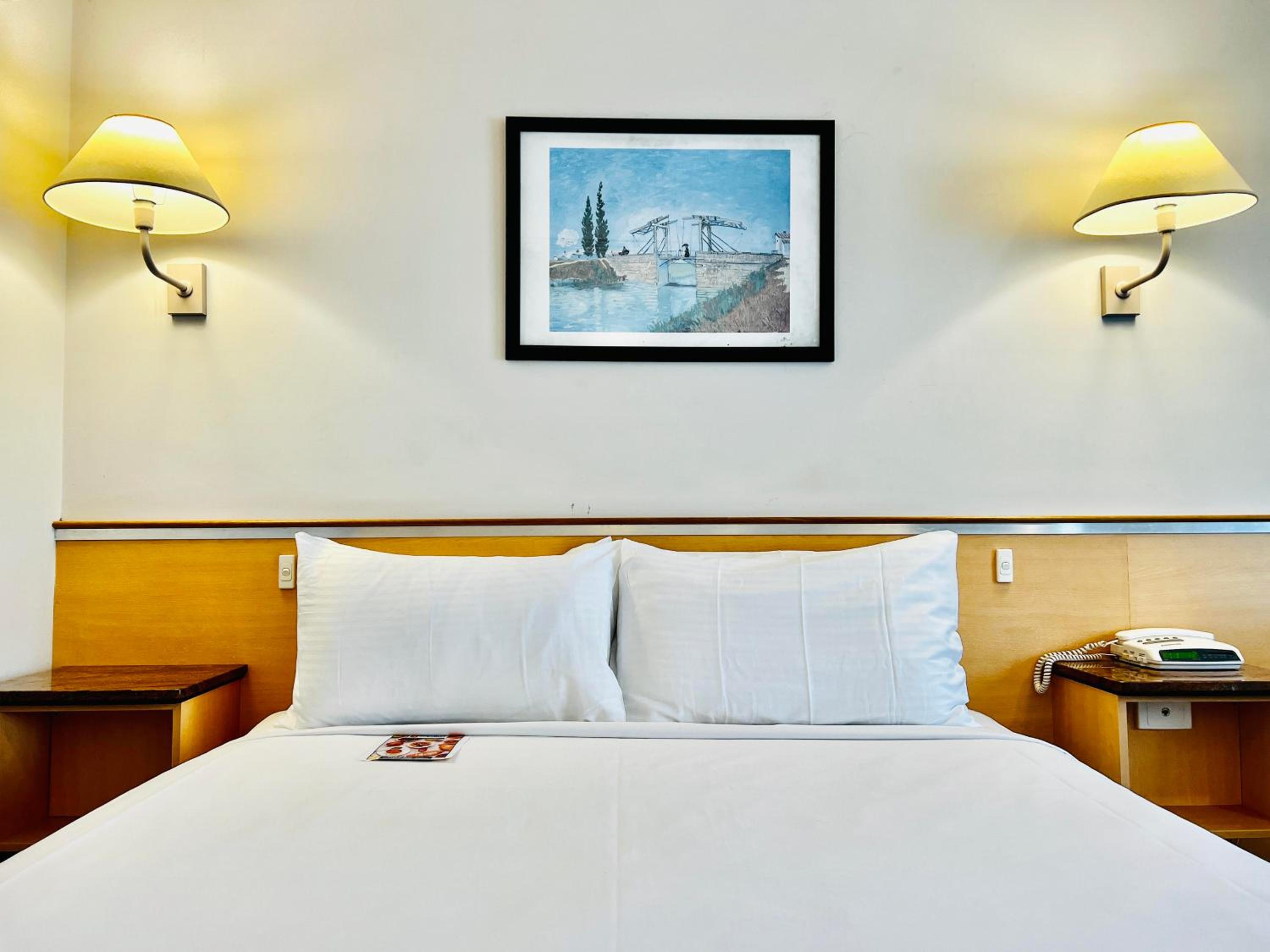 Queen Room - Photo 8