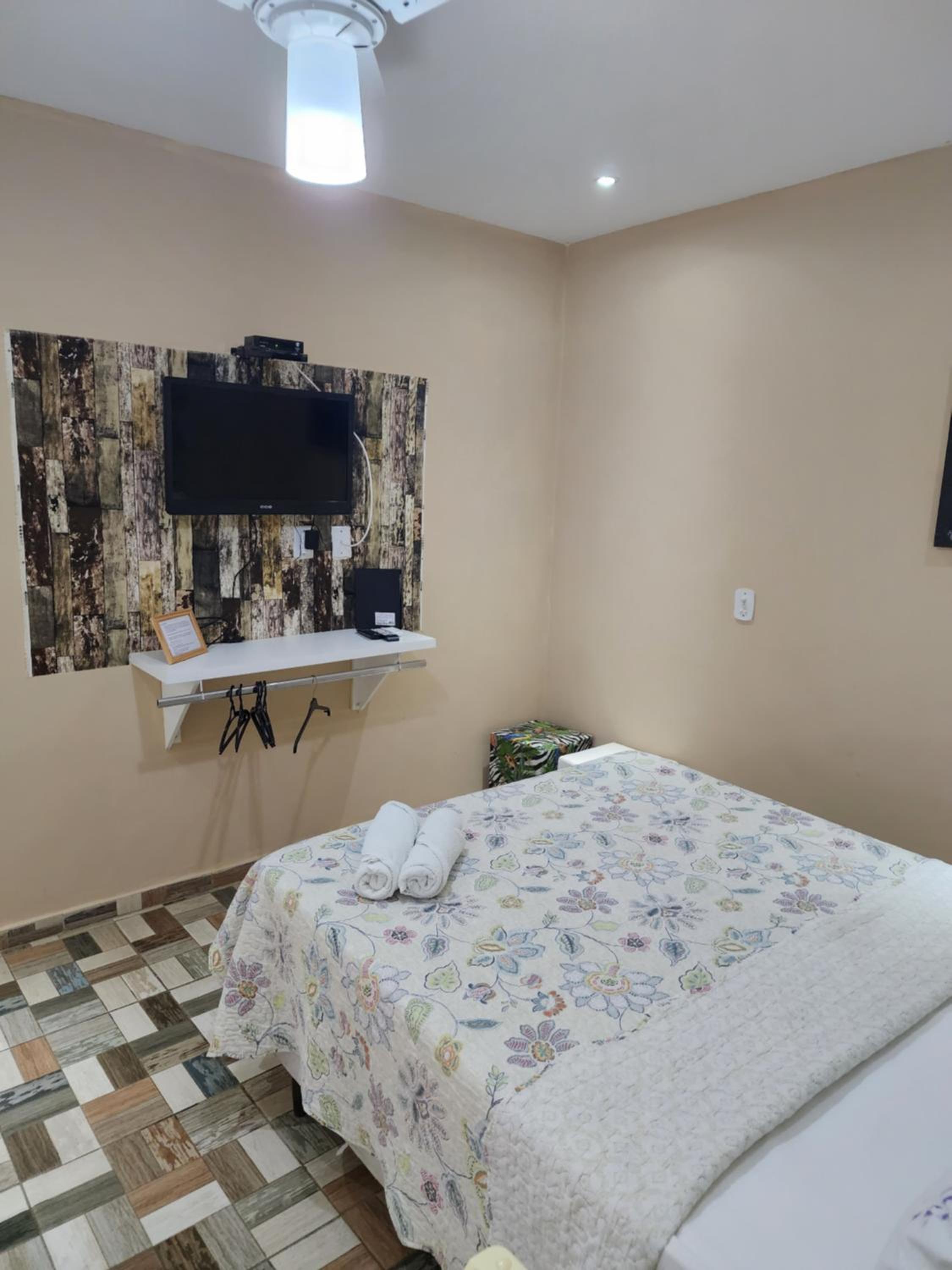 Triple Room with Bathroom - Photo 17