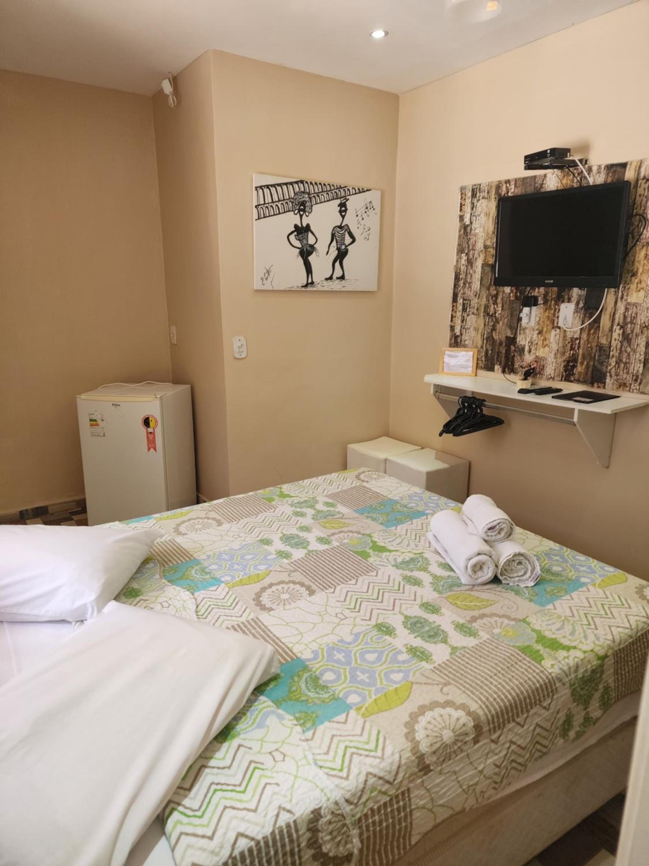 Quadruple Room with Bathroom - Photo 1