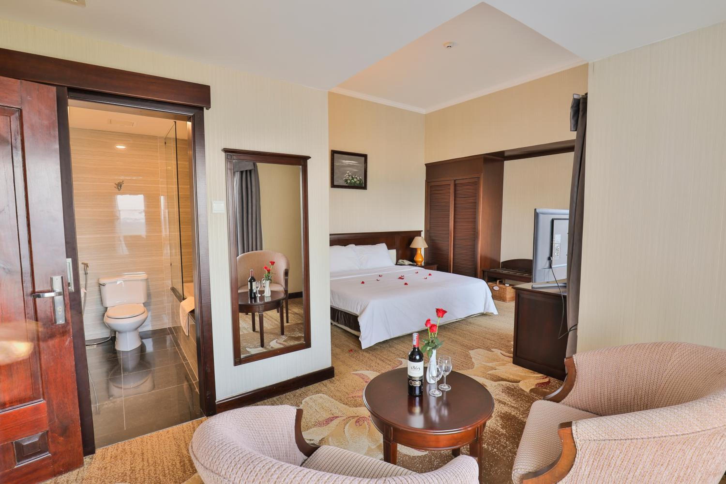 Saigon Suite - Photo 2