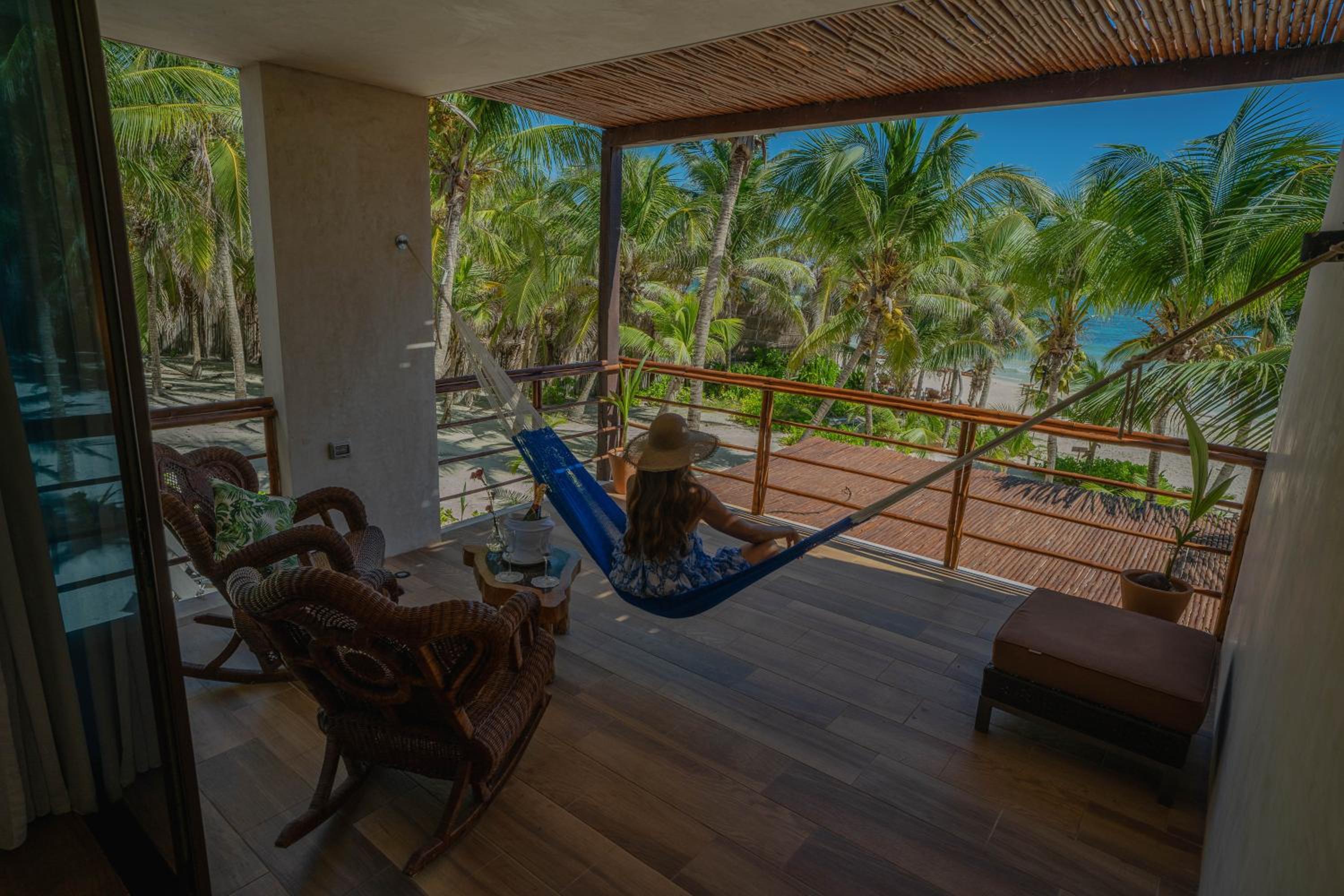 Deluxe Double Room with Balcony and Sea View - Photo 9