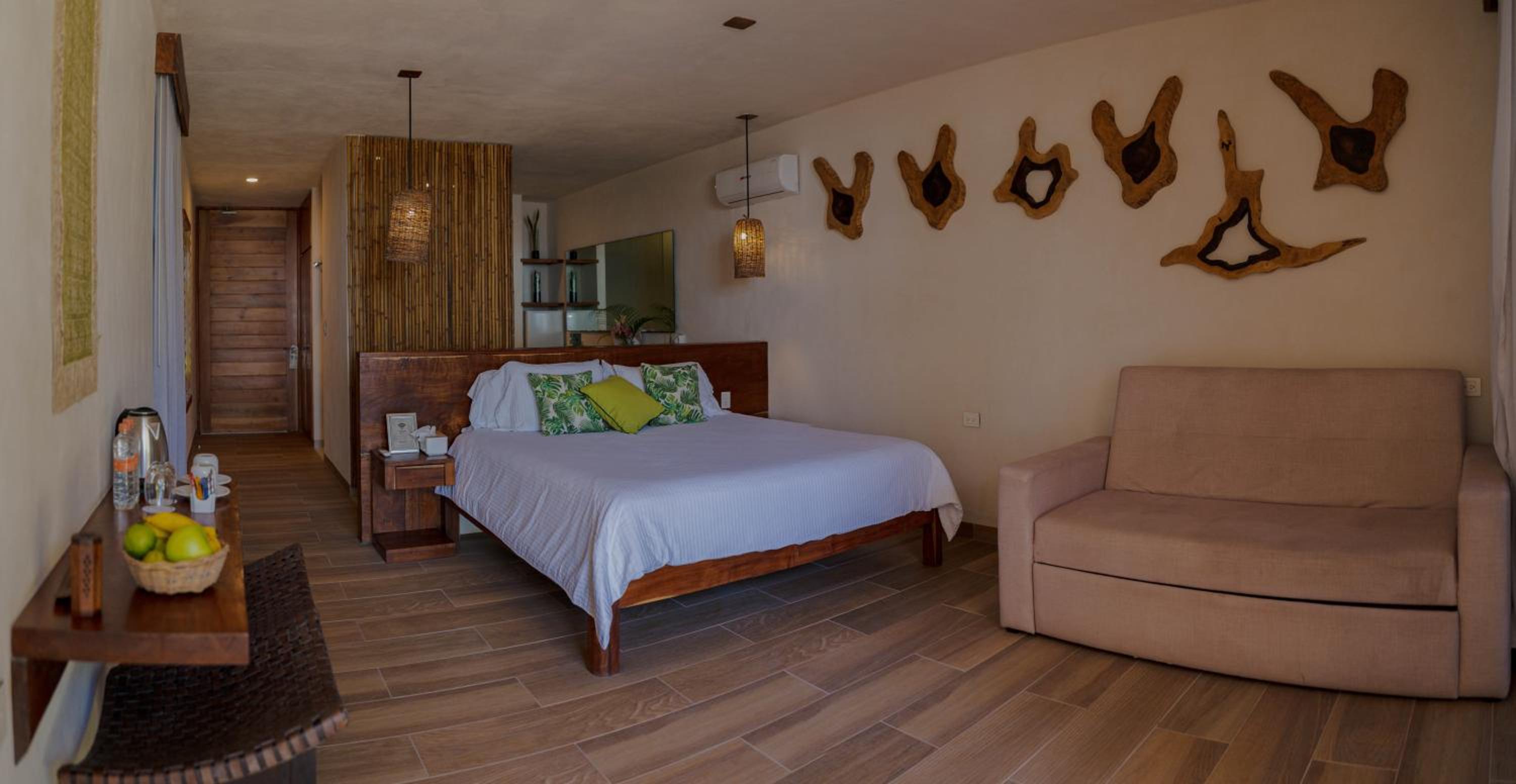 Double Room with Balcony and Sea View - Photo 1