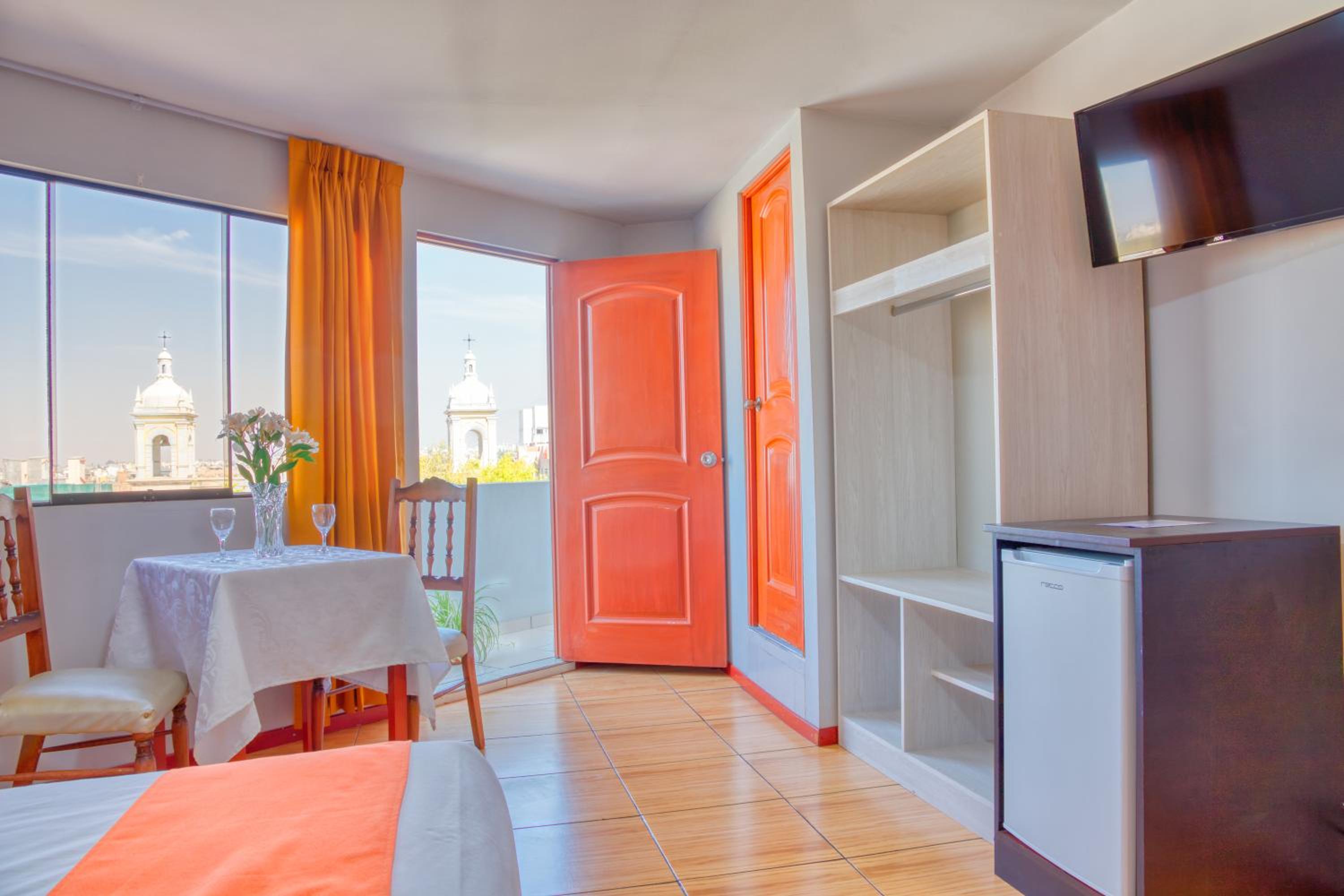 Double Room with Private Bathroom and Mountain View photo 3