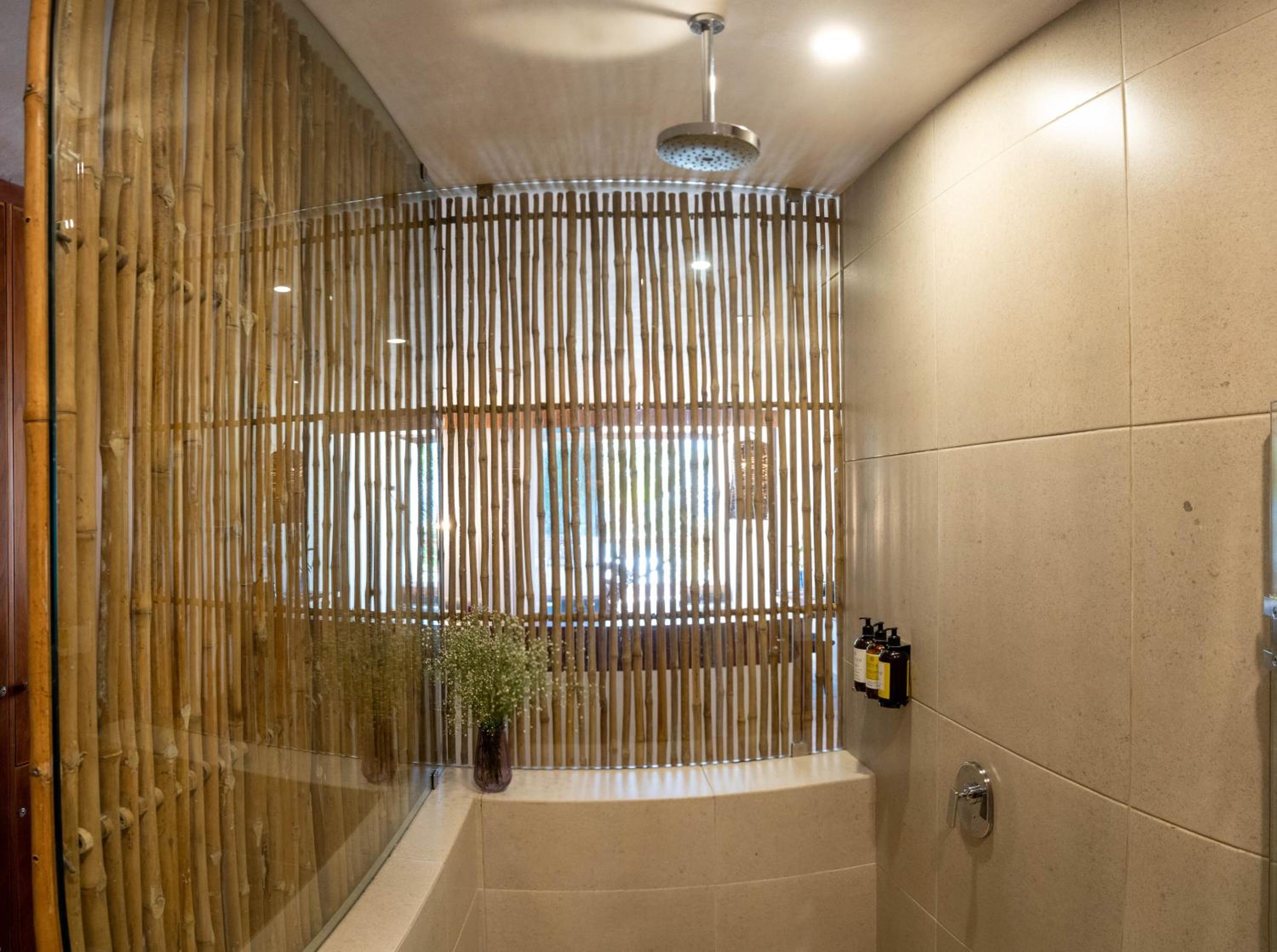 Deluxe Double Room with Balcony and Sea View - Photo 8