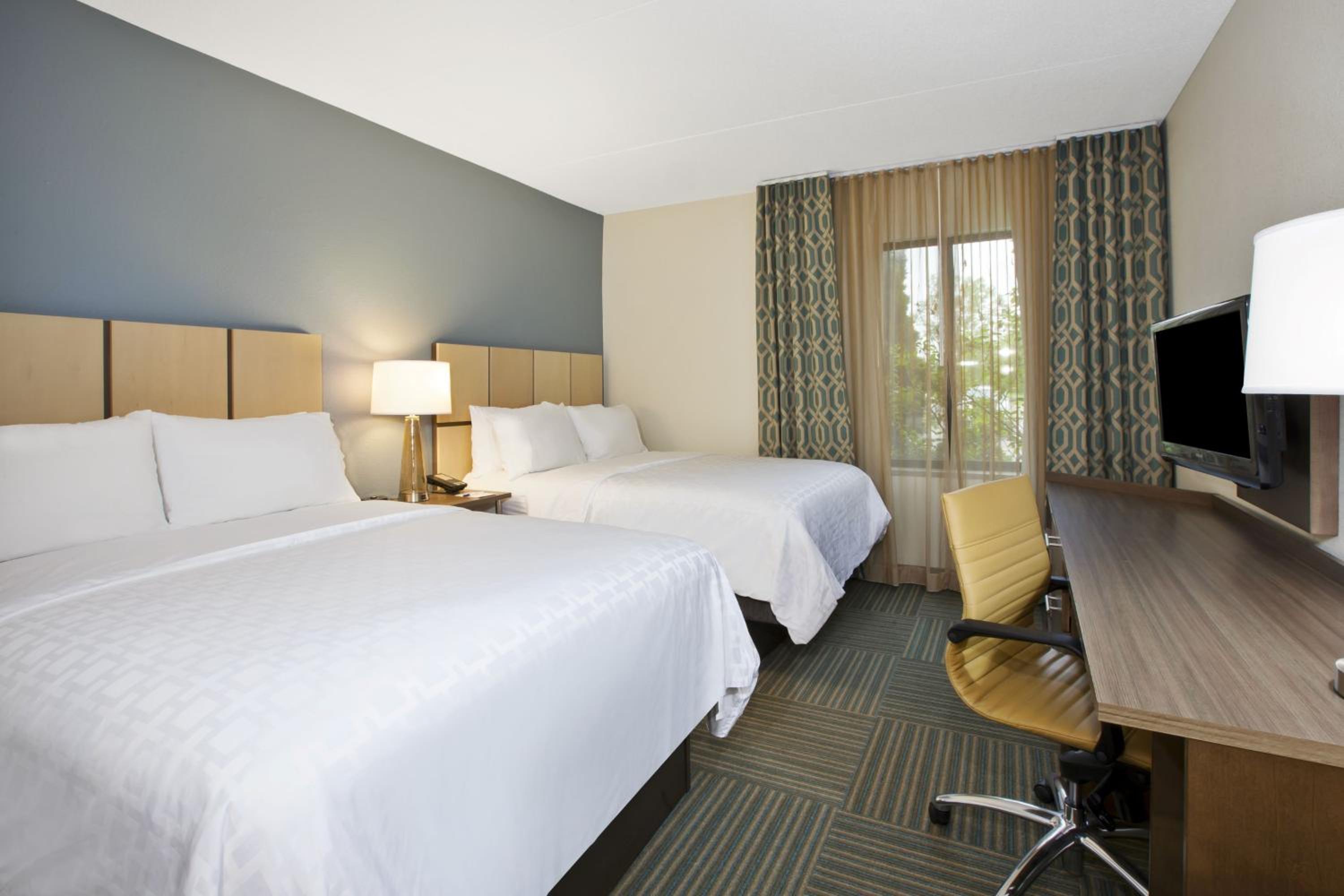 Queen Studio Suite with Two Queen Beds - Communications and Mobility Accessible photo 2