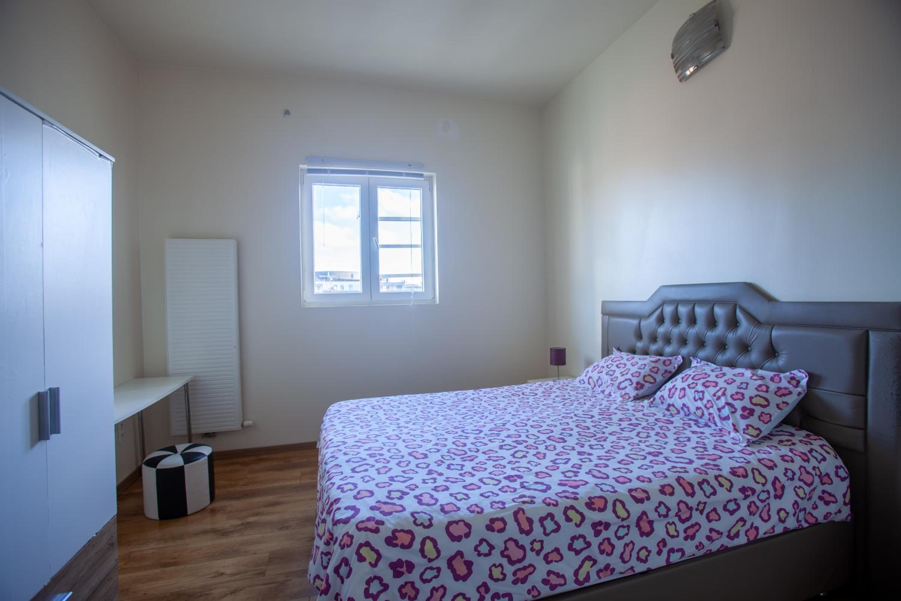 One-Bedroom Apartment - Photo 3