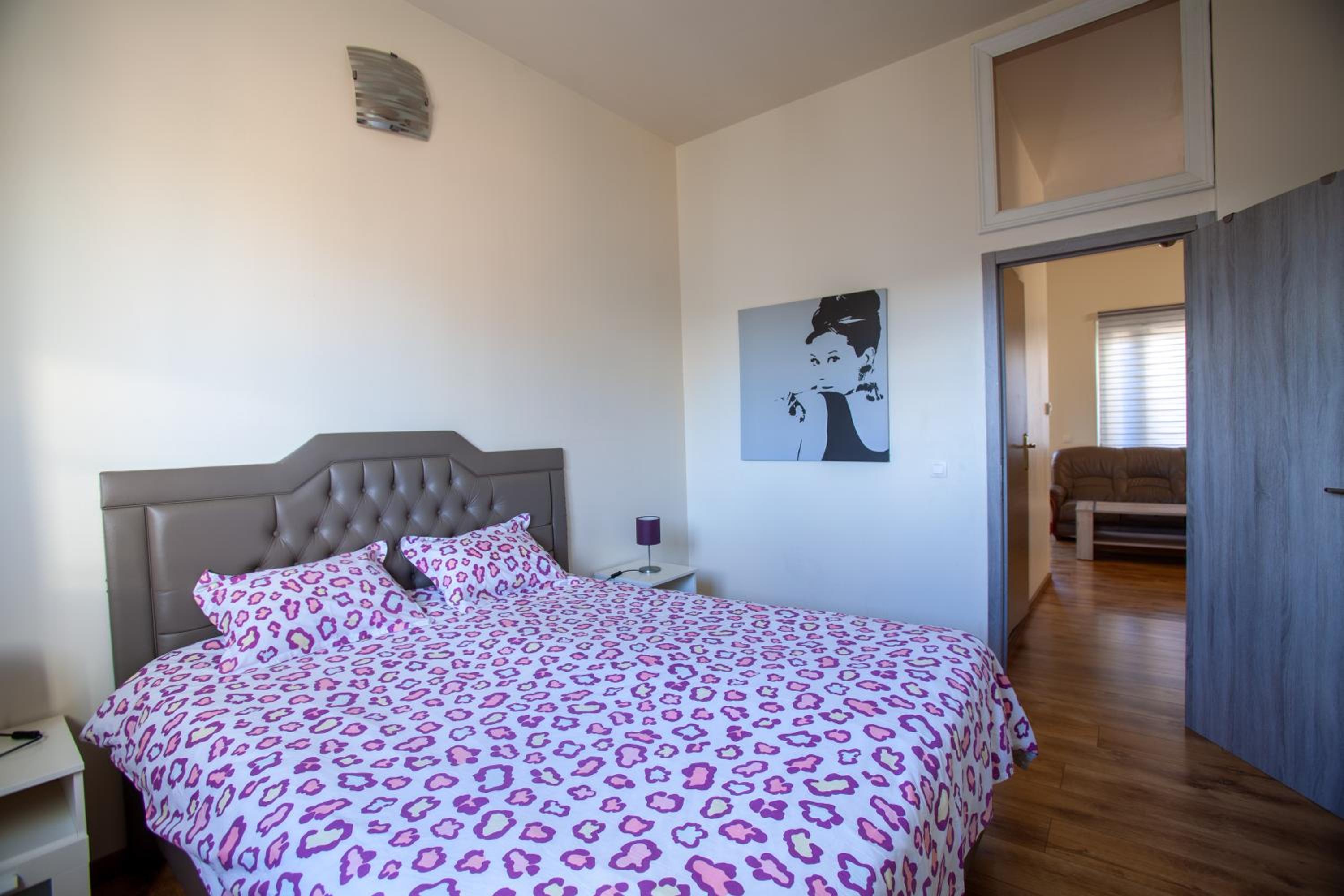 One-Bedroom Apartment - Photo 7