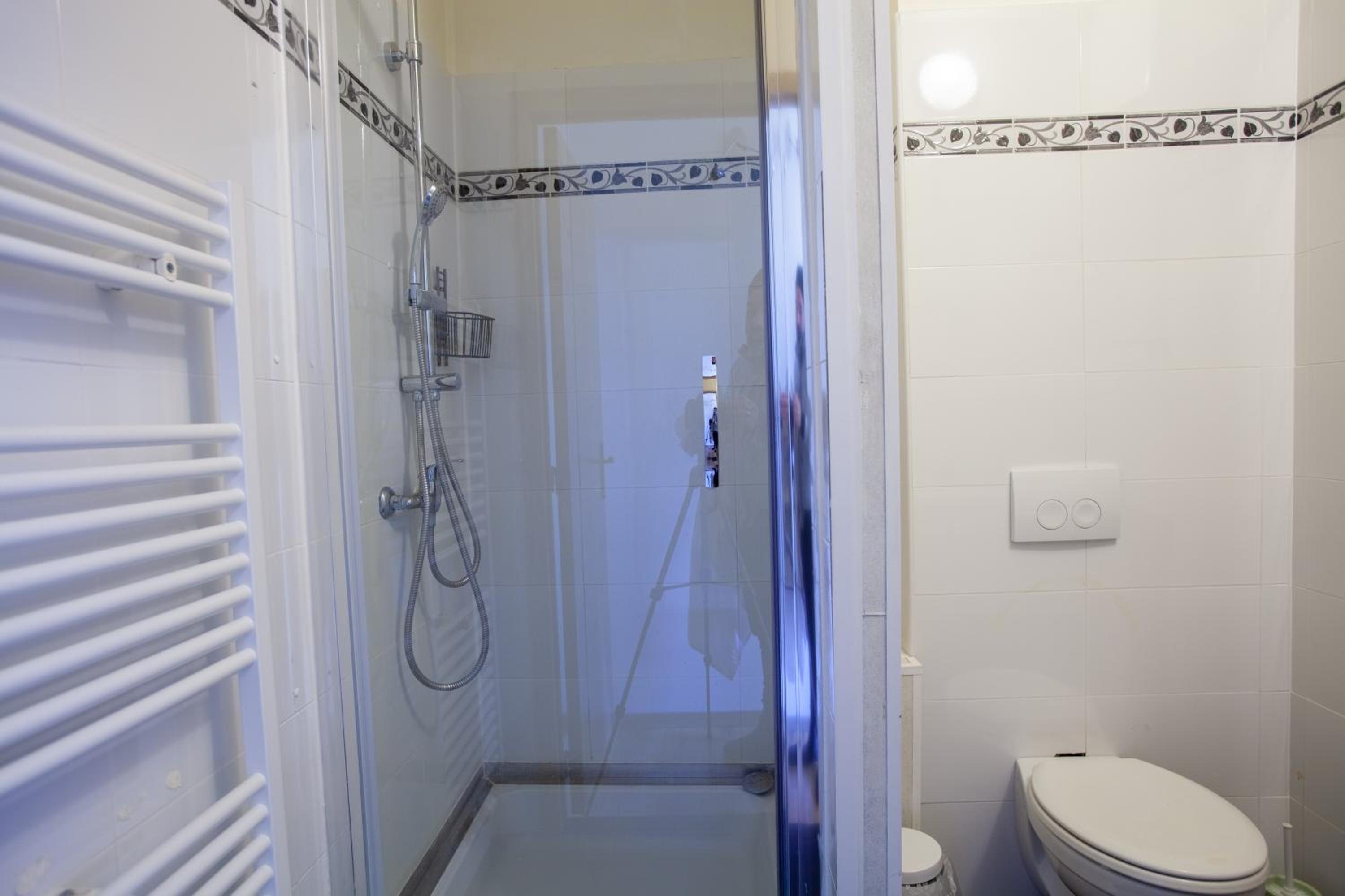 One-Bedroom Apartment - Photo 8