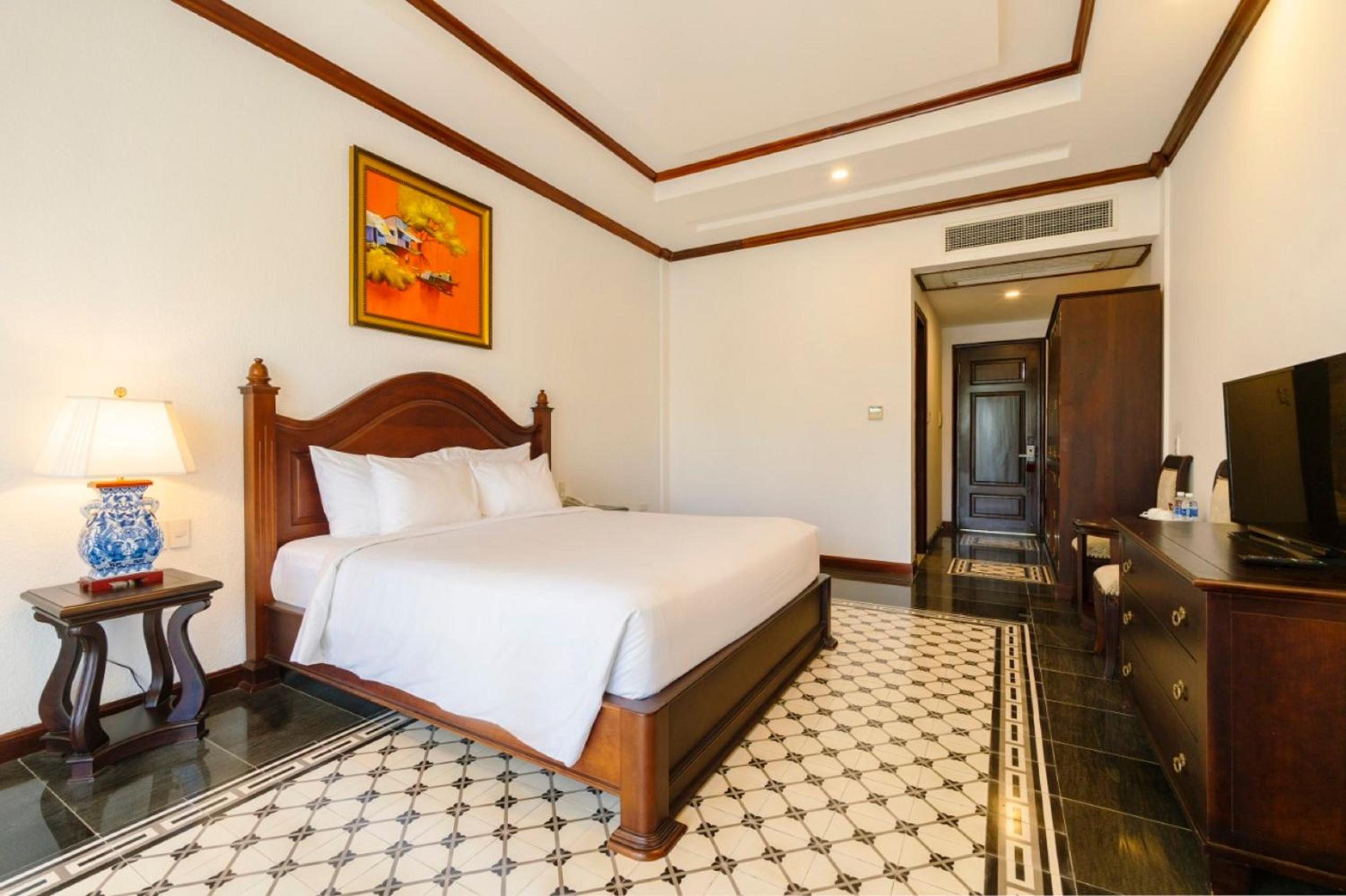 Deluxe Double or Twin Room with Pool View - Photo 2