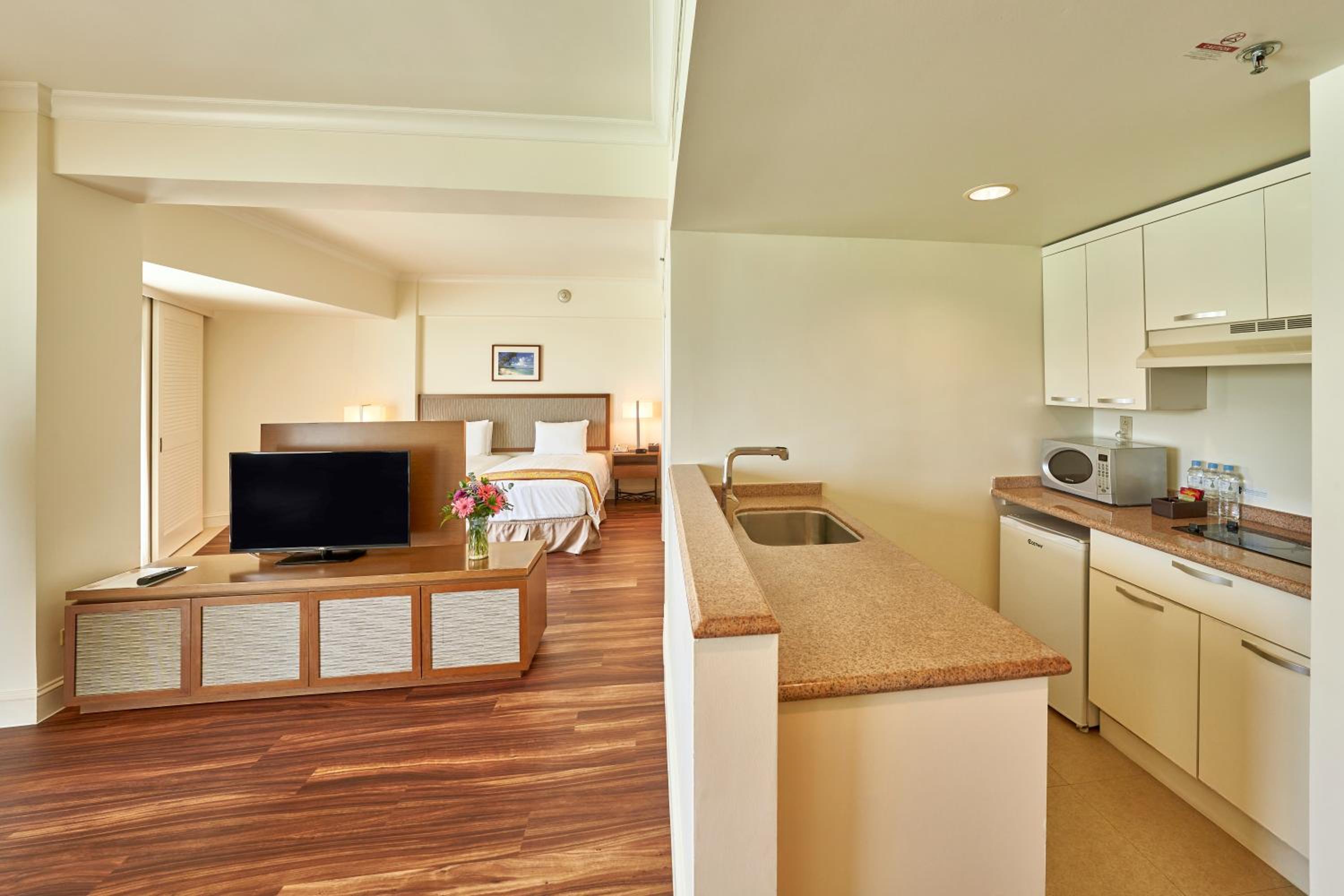 Partial Ocean Premier with Kitchenette photo 3