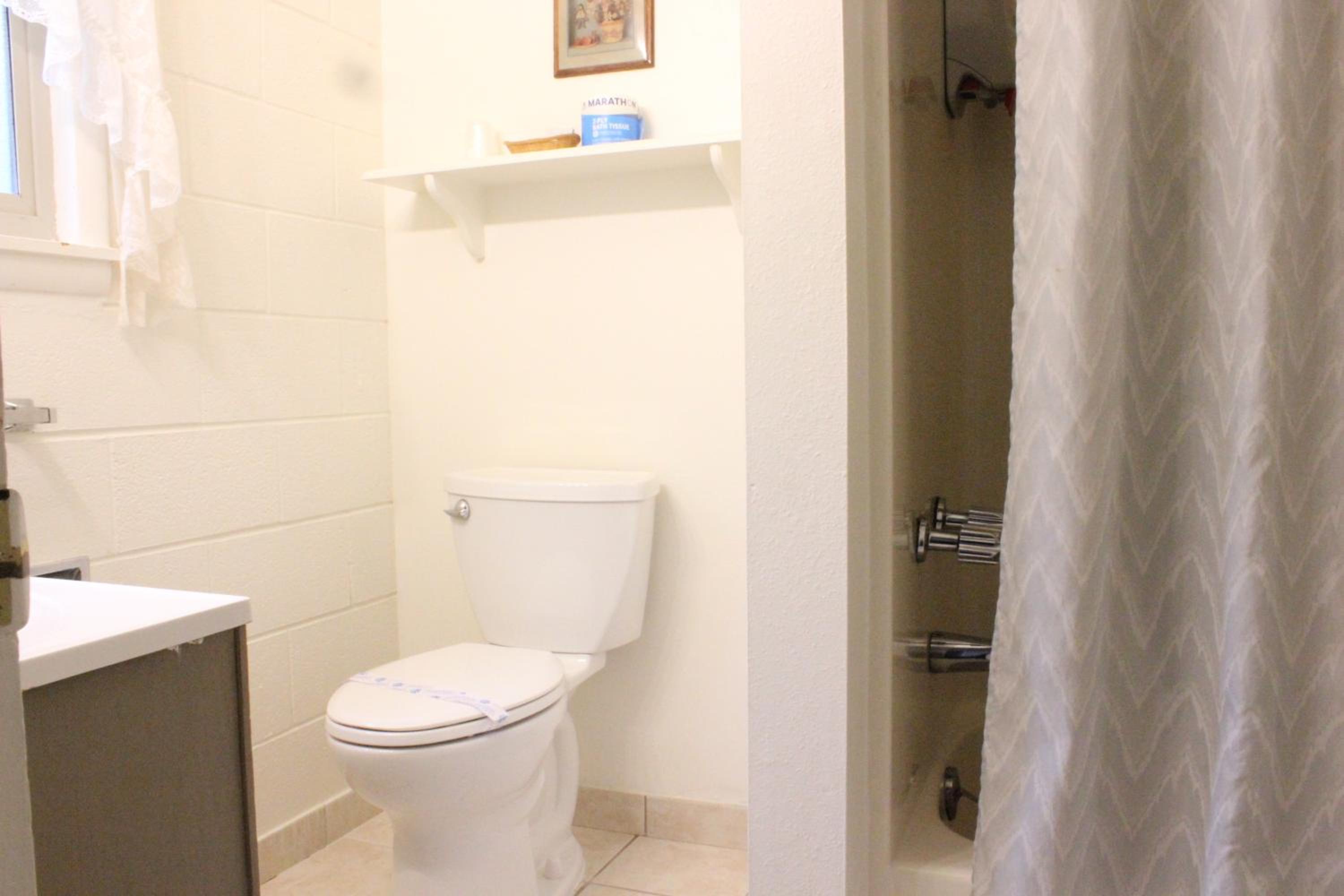 King Suite with Spa Bath - No Pets photo 3