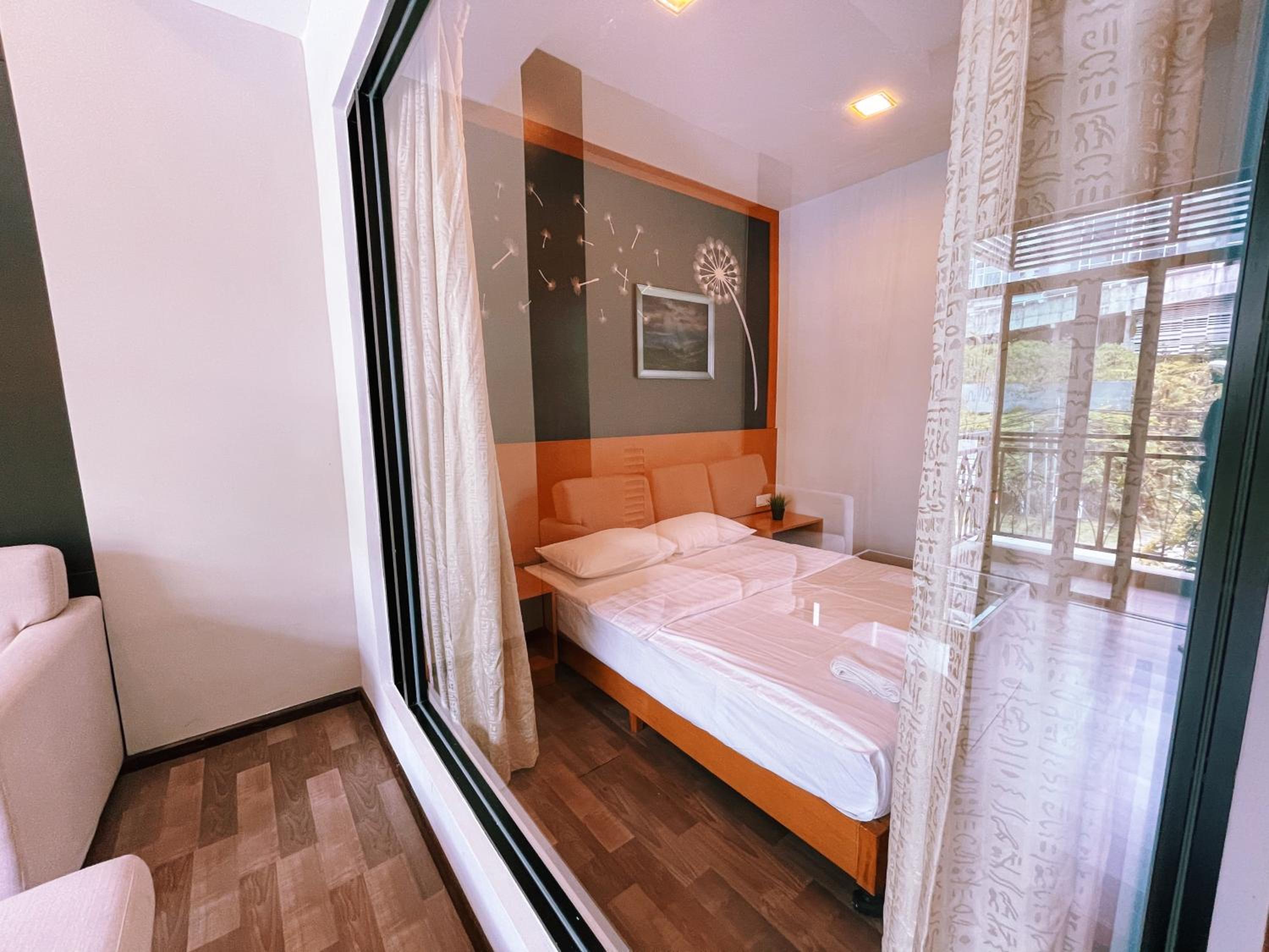 One-Bedroom Apartment photo 3