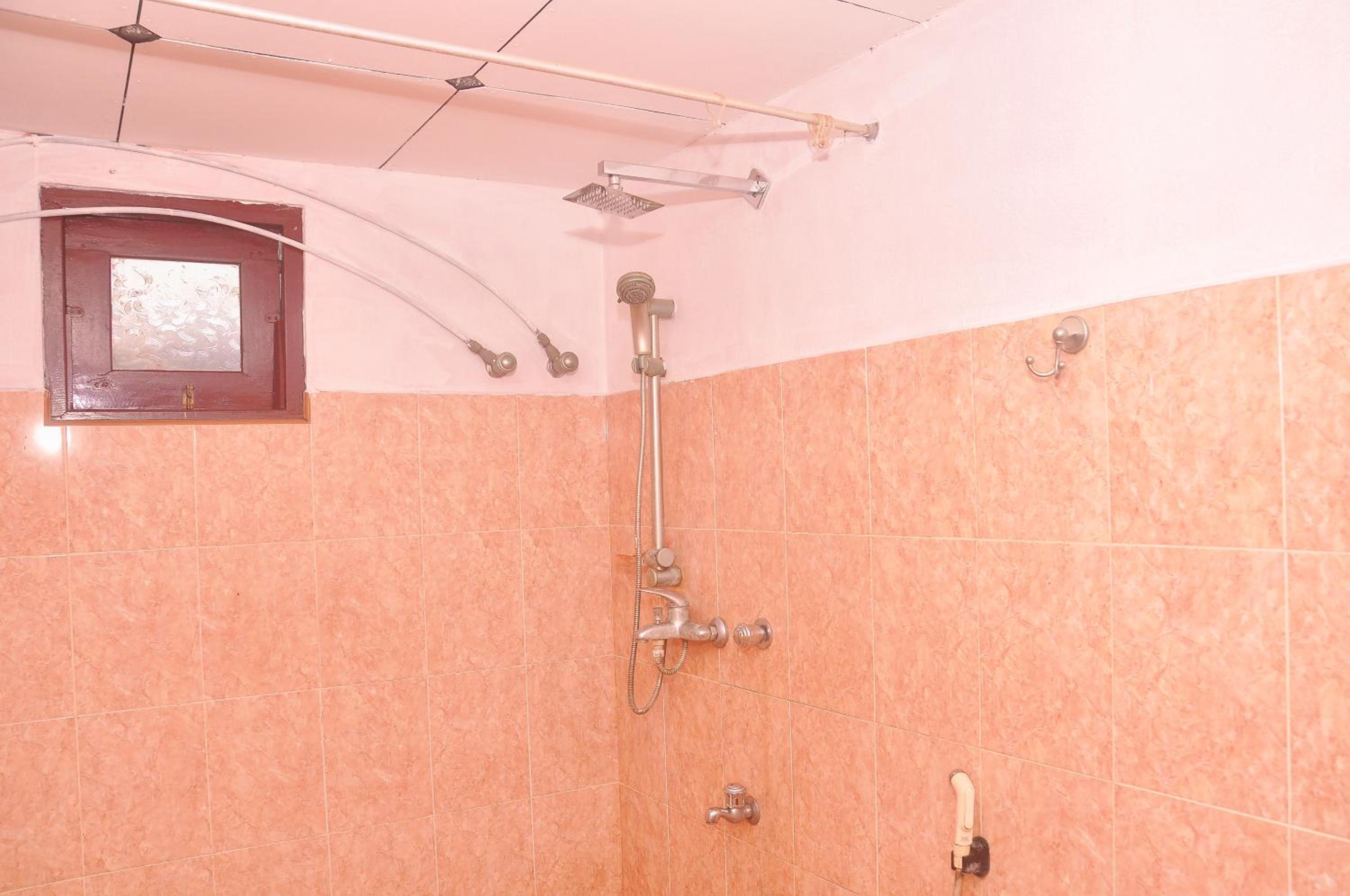 Family Room With Private Bathroom photo 1