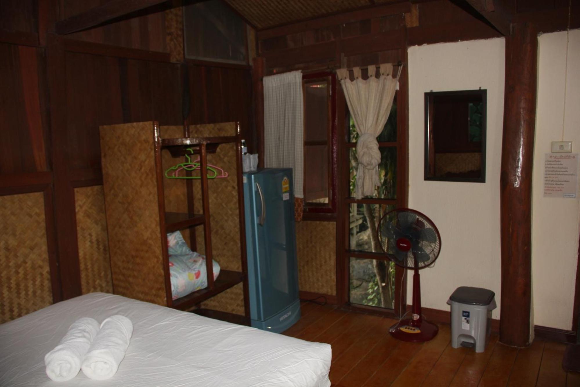 Standard Double Room with Fan - Photo 2
