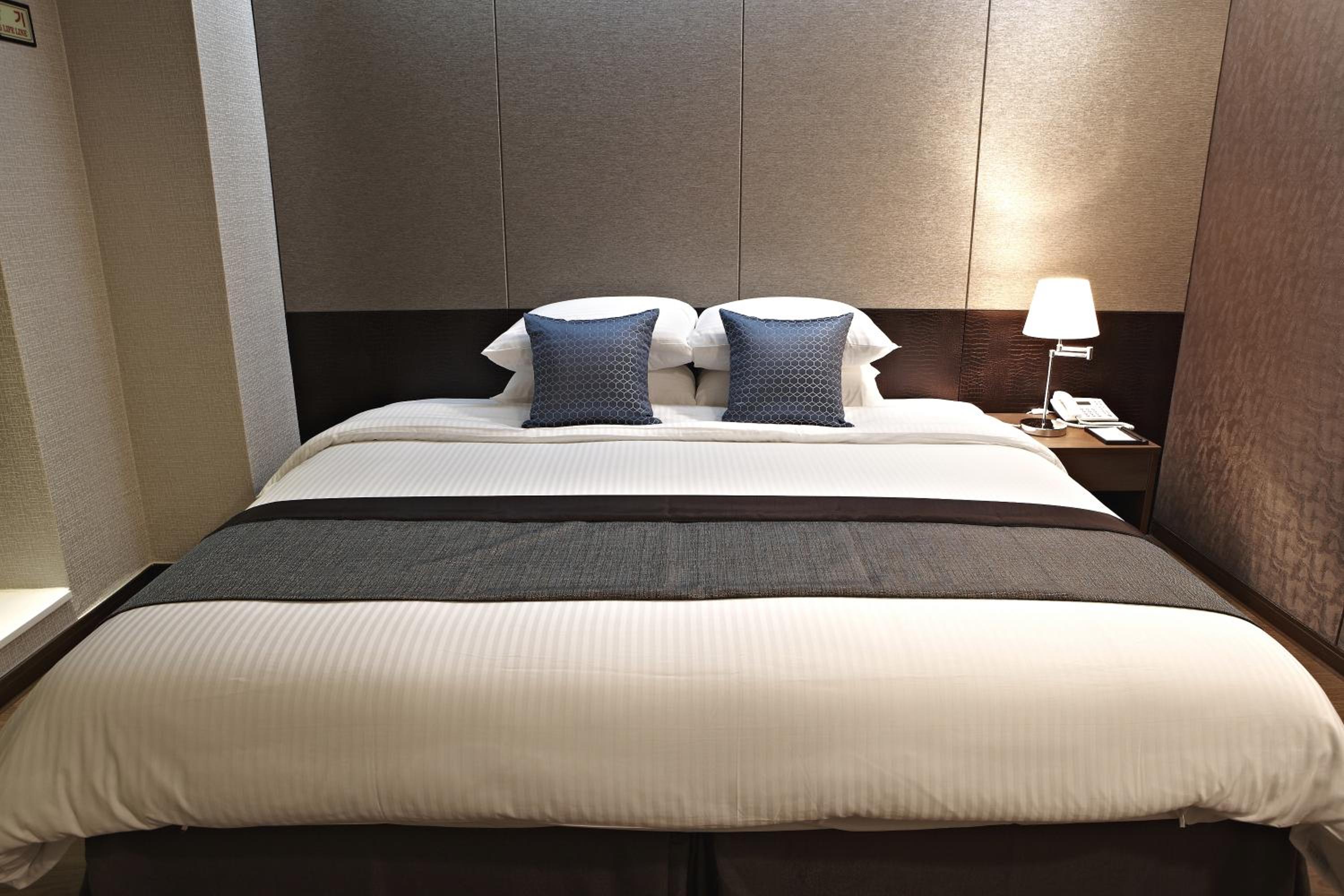 Deluxe King Room photo 2