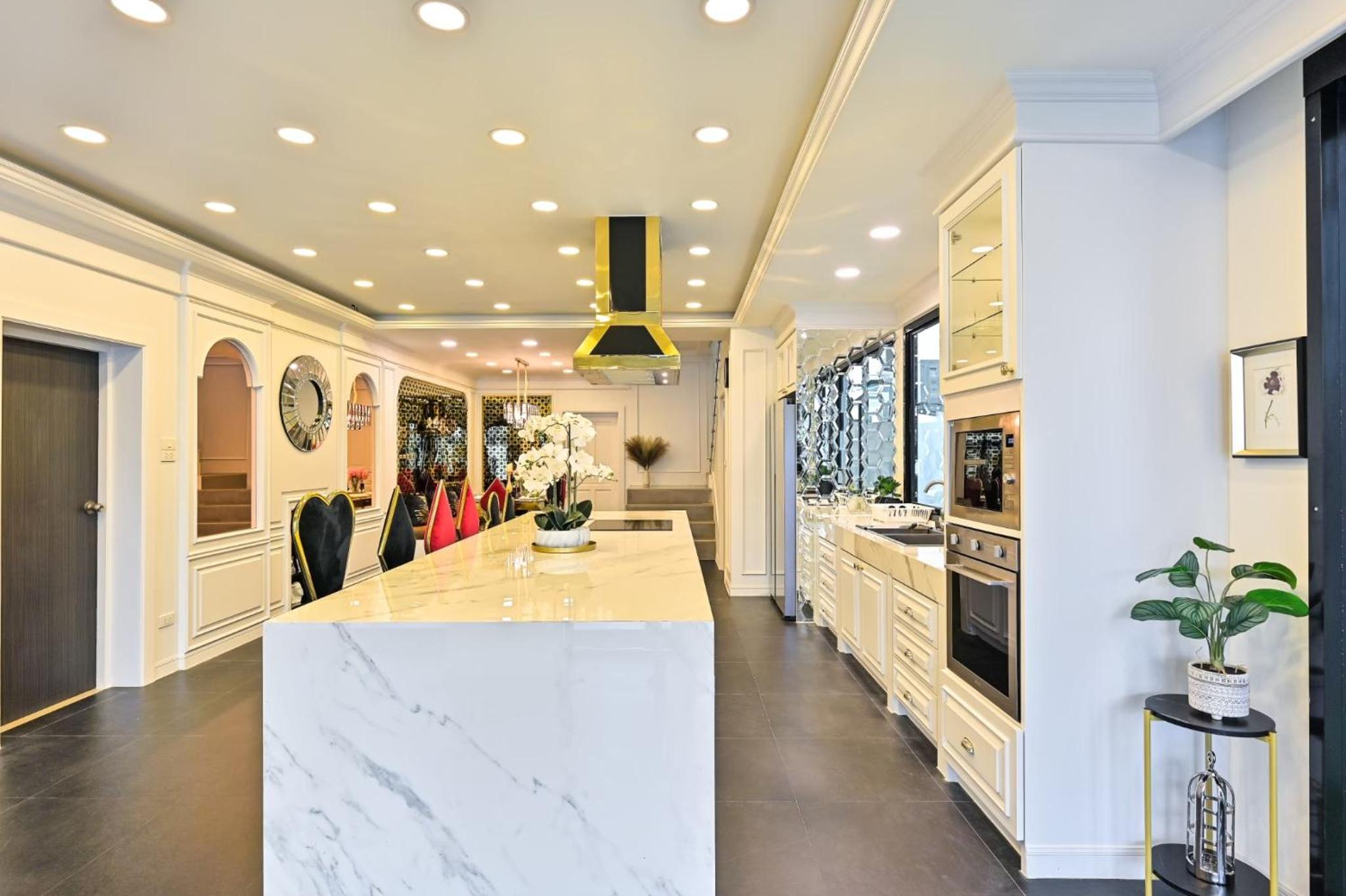 Villa - Photo 2
