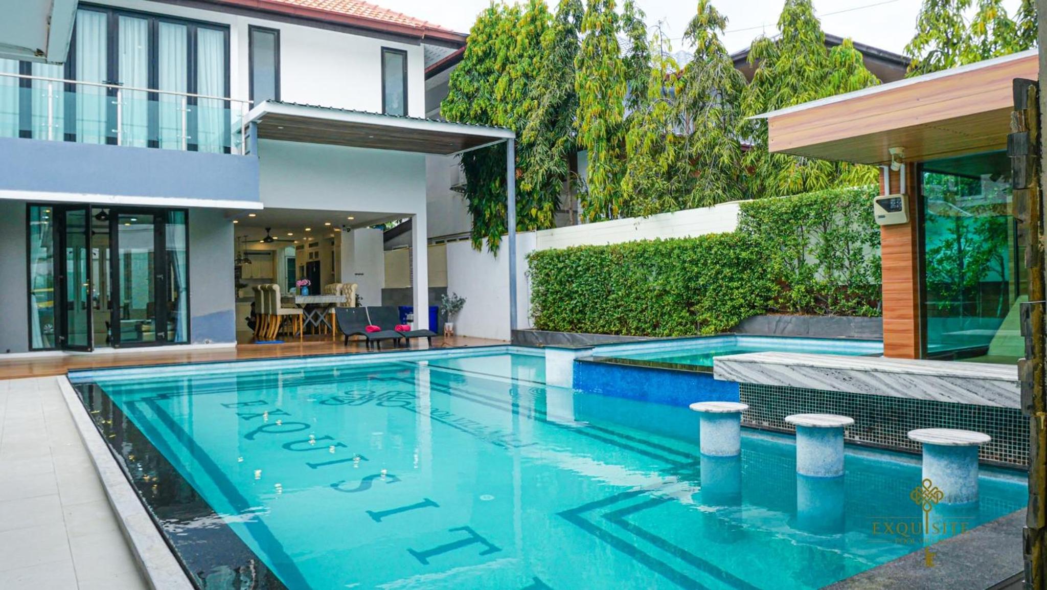 Villa - Photo 2