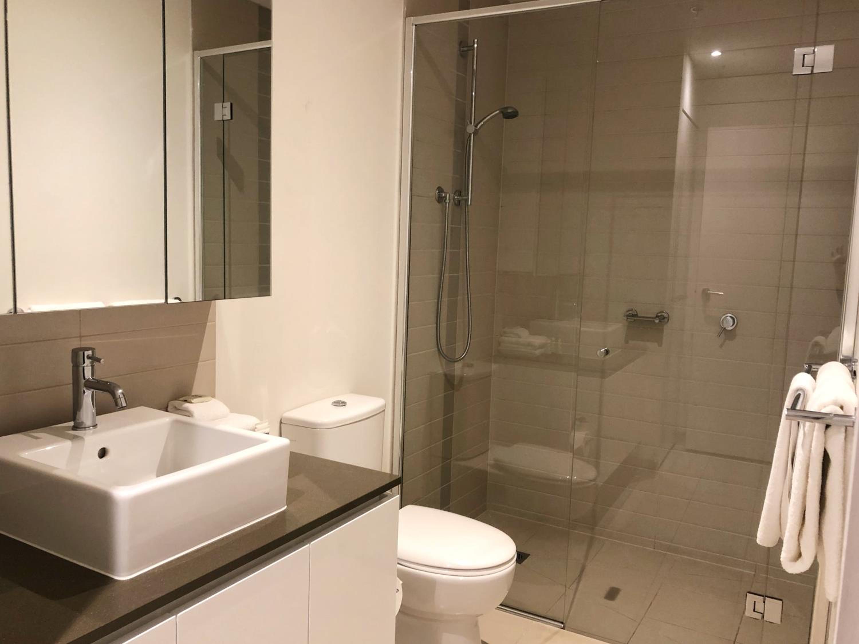 One Bedroom Apartment with One Queen Bed photo 2