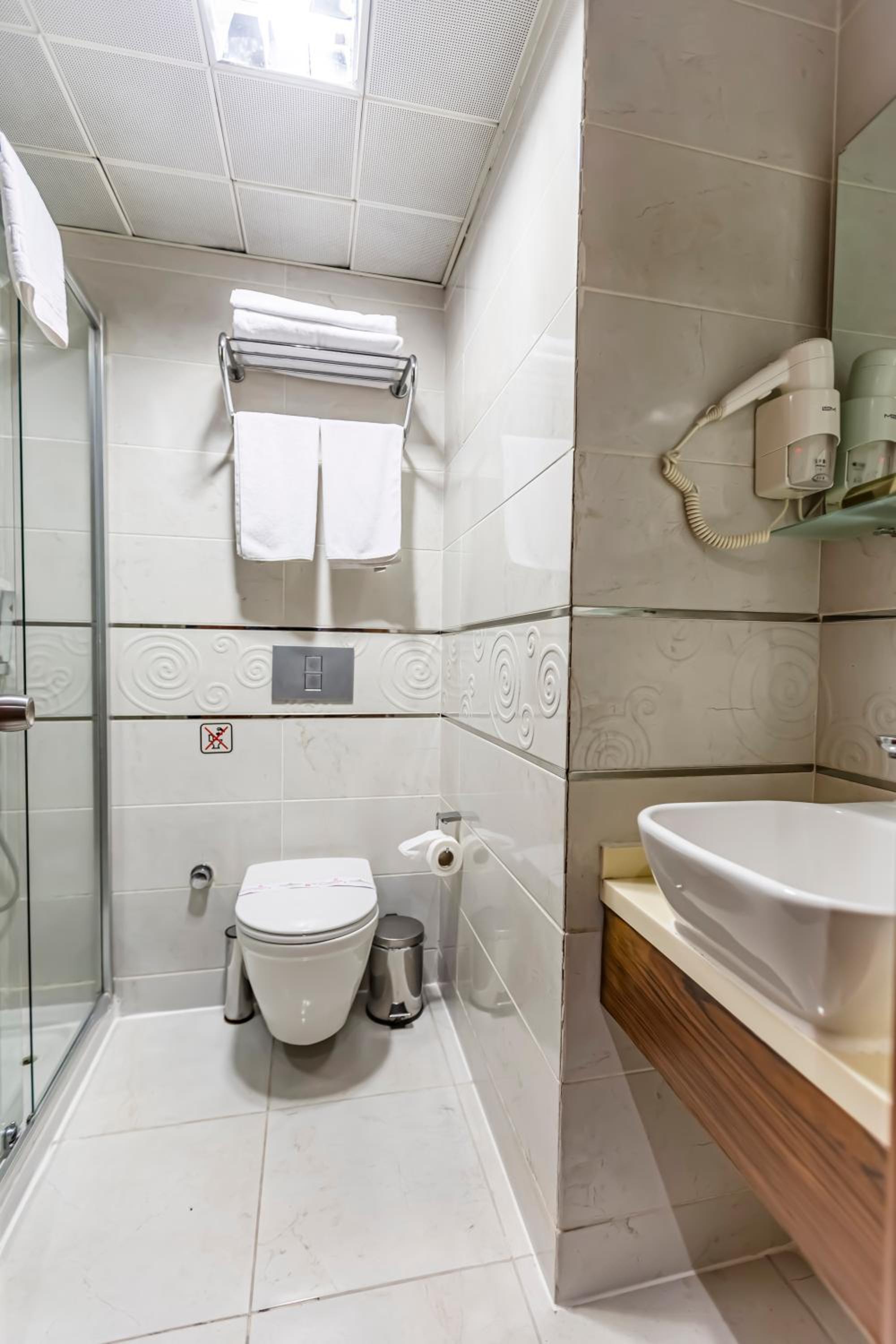 Budget Double Room photo 3
