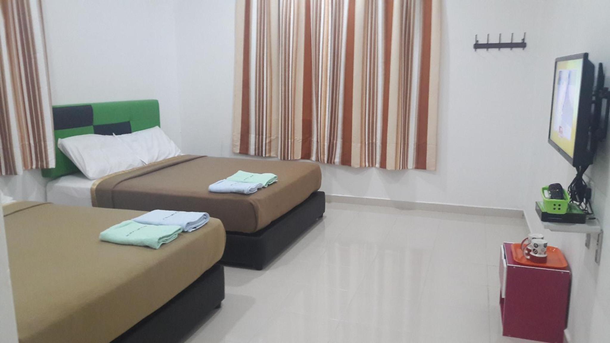 Deluxe Family Suite - Photo 3